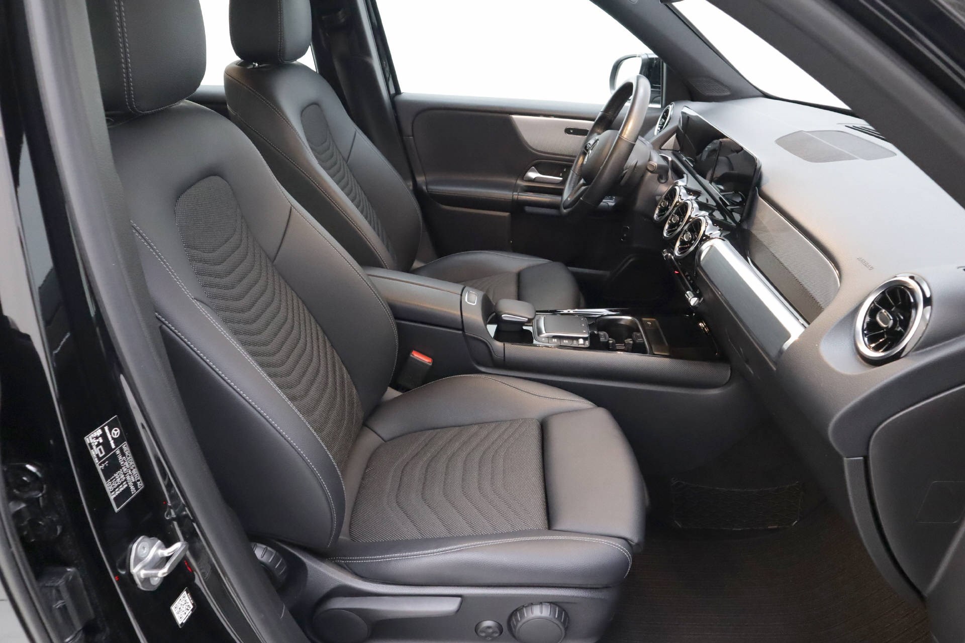 MERCEDES-BENZ GLB 200 Style-image-6