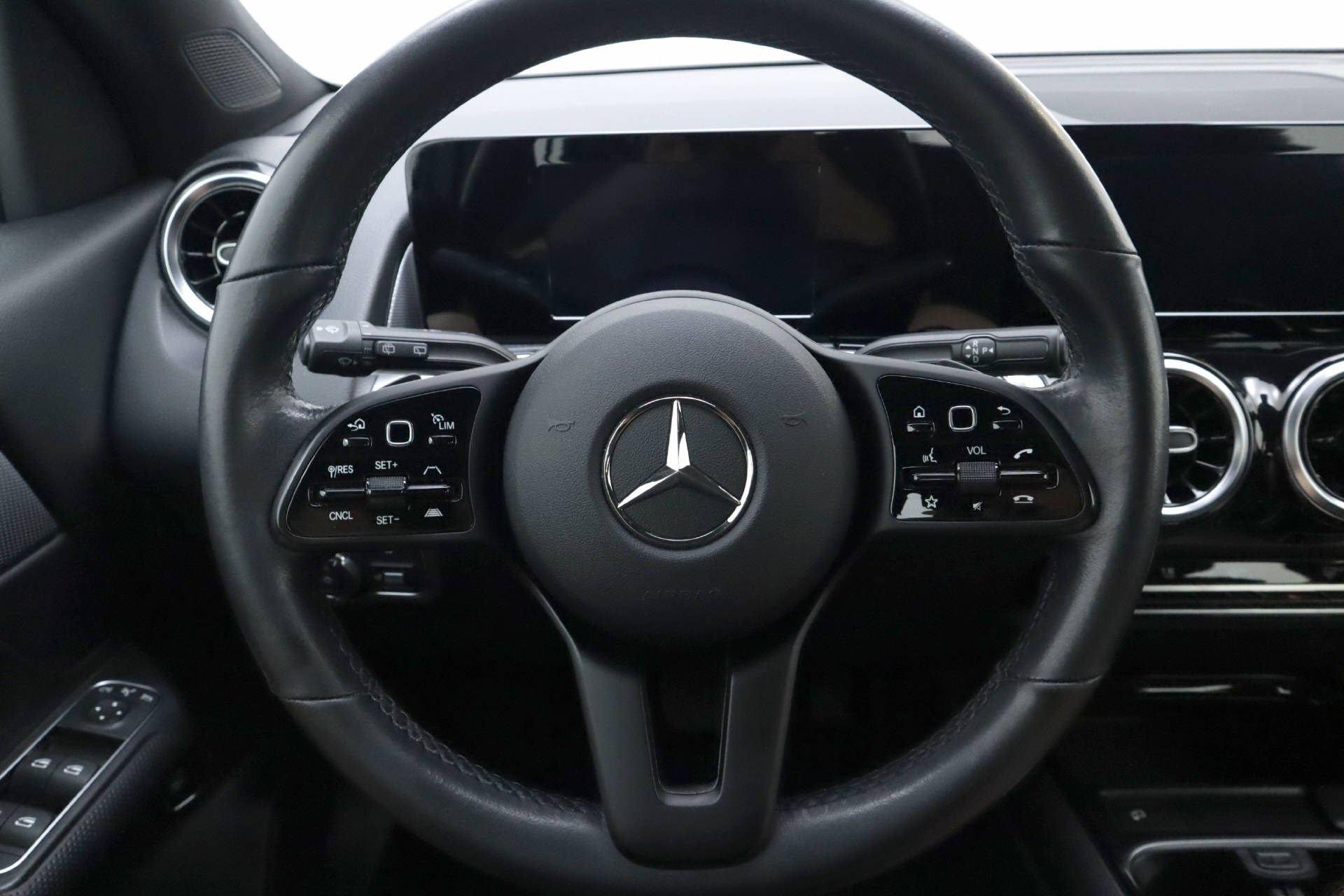 MERCEDES-BENZ GLB 200 Style-image-7