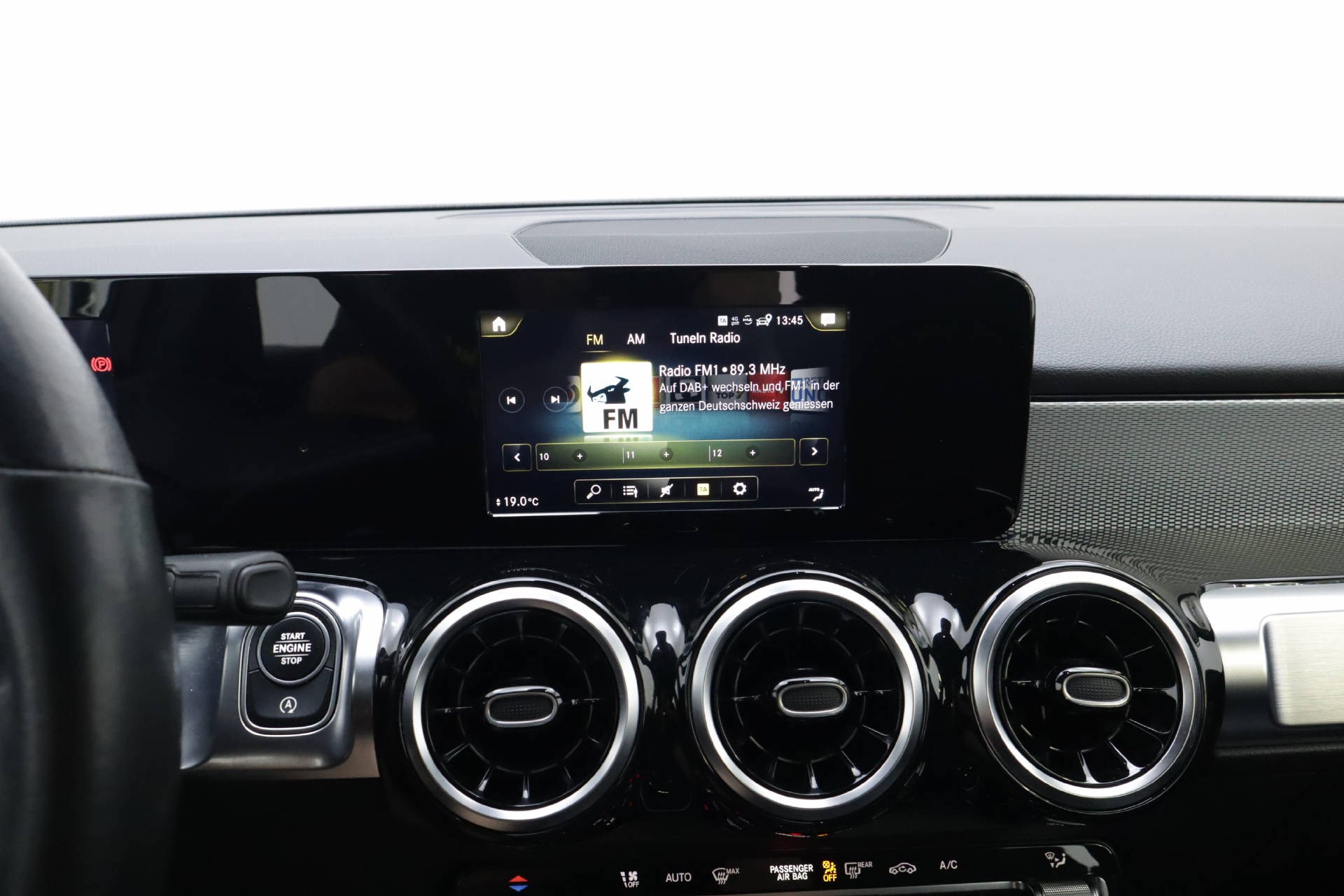 MERCEDES-BENZ GLB 200 Style-image-8