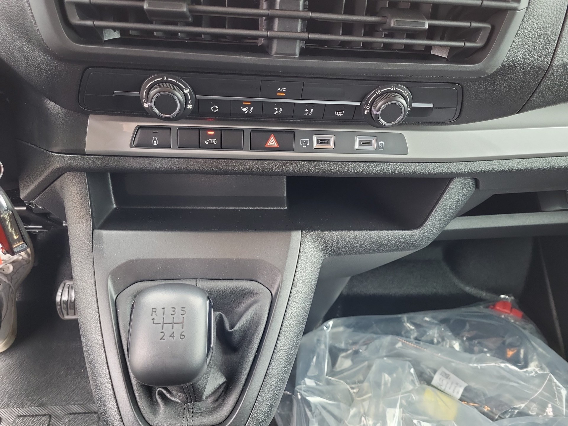 CITROEN JUMPY 1.5BlueHDi 120M Swi Fourgon-image-9