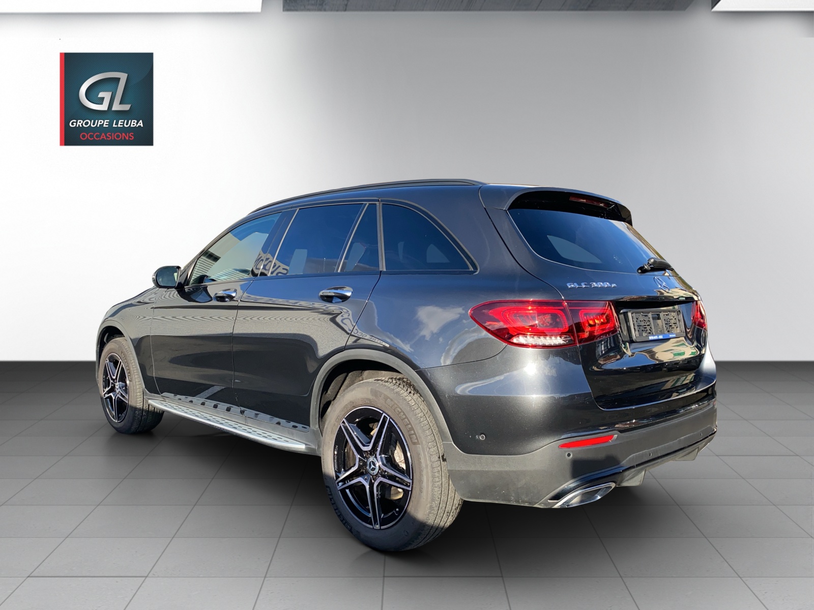 MERCEDES-BENZ GLC 300 e AMG Line 4Matic-showroom-element-3