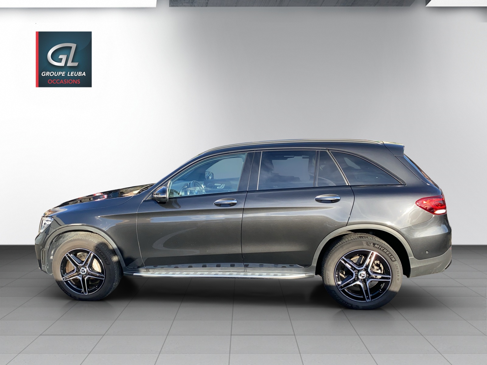 MERCEDES-BENZ GLC 300 e AMG Line 4Matic-showroom-element-2