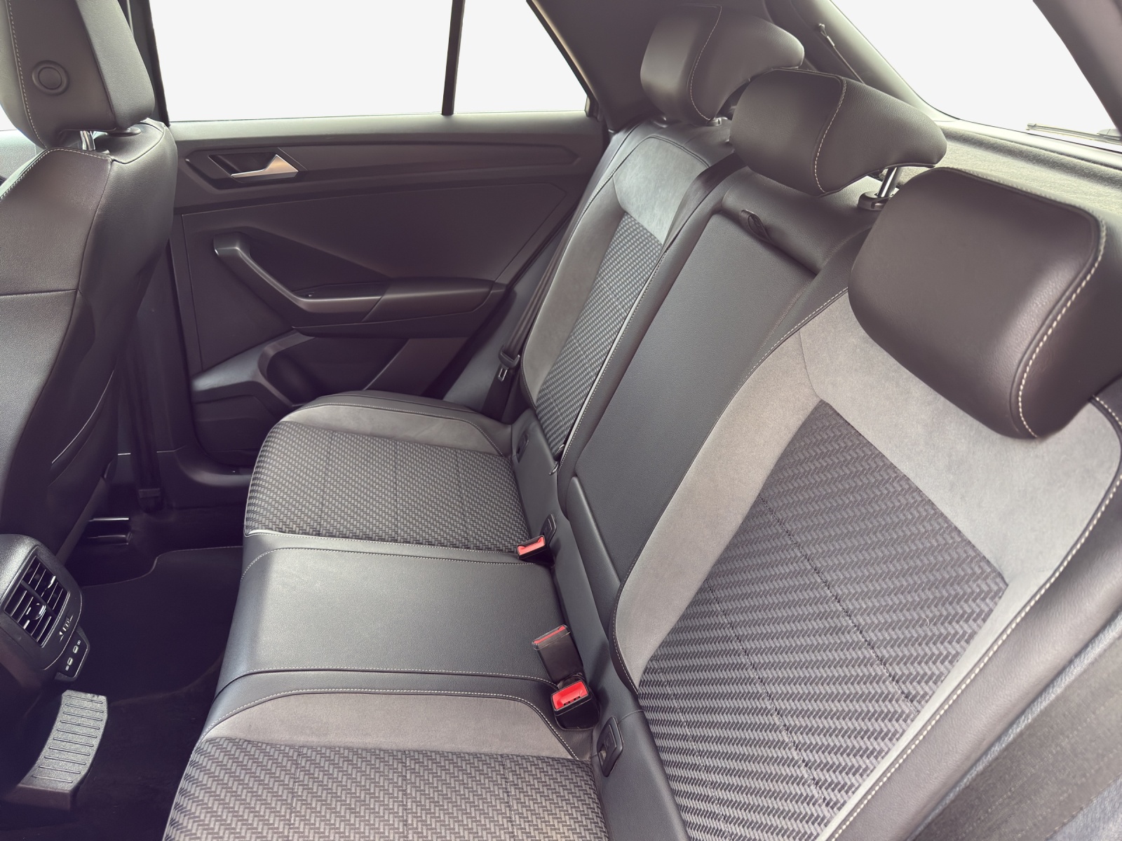 VW T-Roc 2.0 TSI R DSG 4Motion-image-11