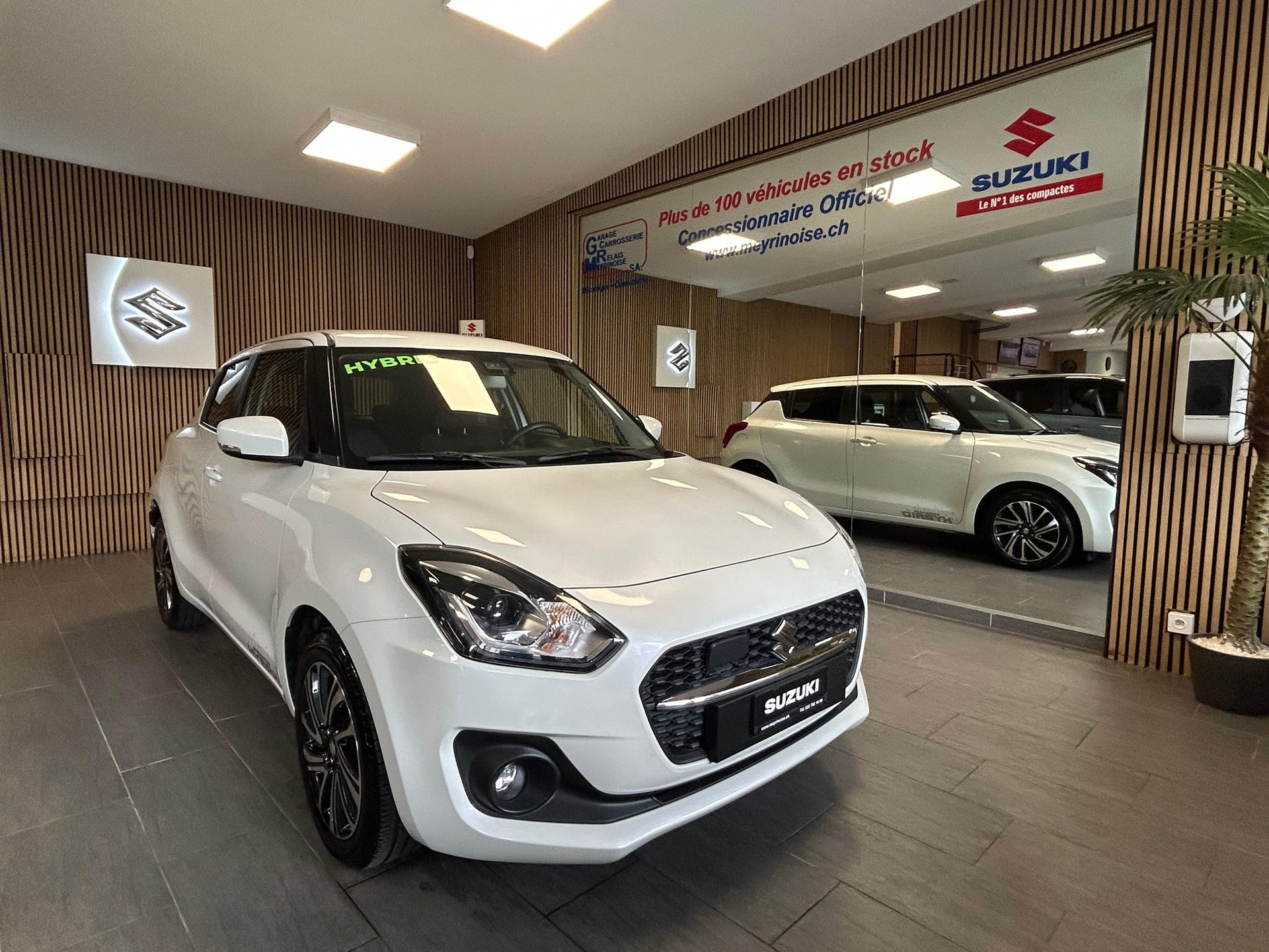 SUZUKI Swift 1.2 Generation Top Hybrid-showroom-element-1