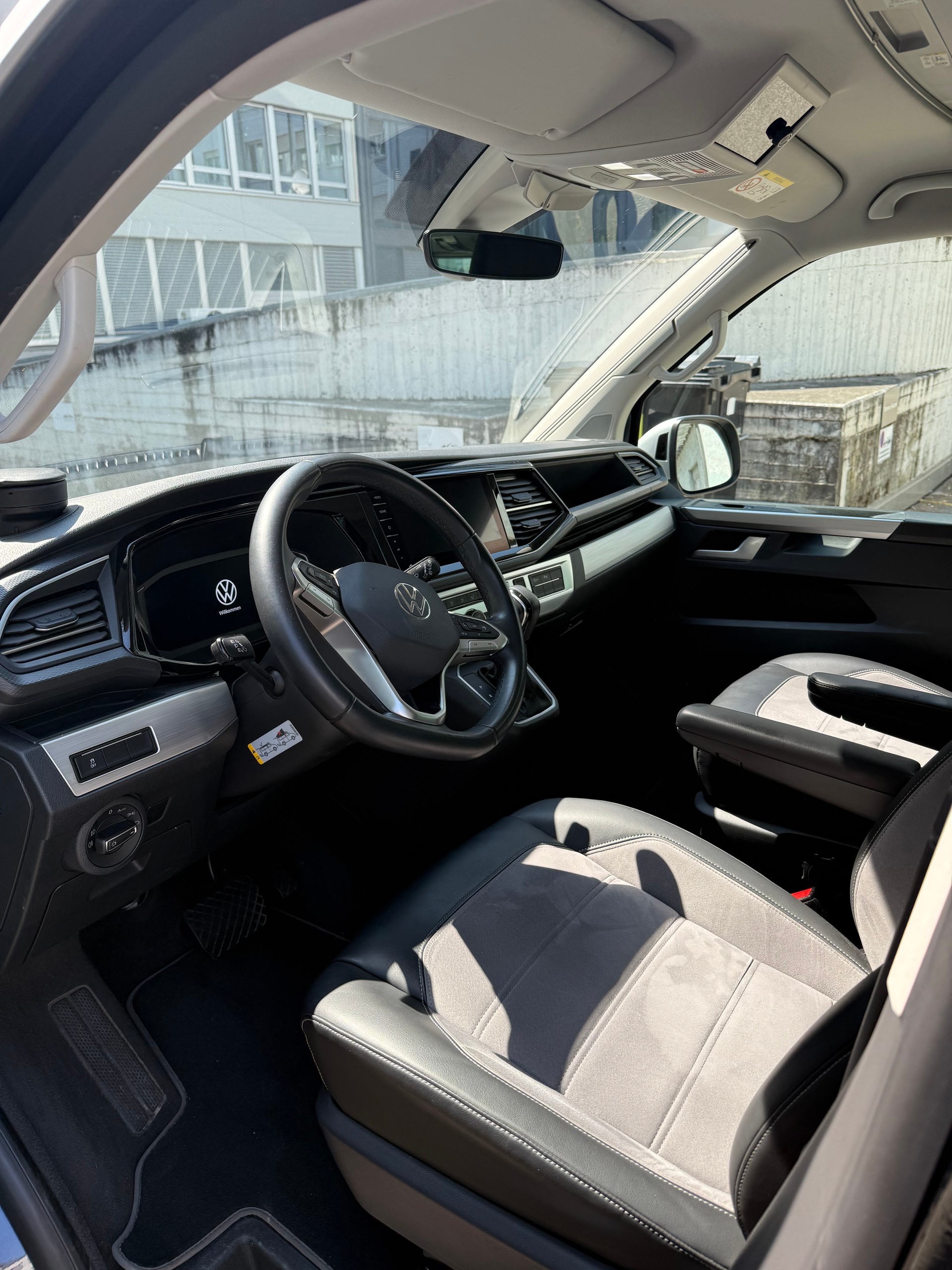 VW T6.1 2.0 Bi-TDI 4Motion DSG-image-8