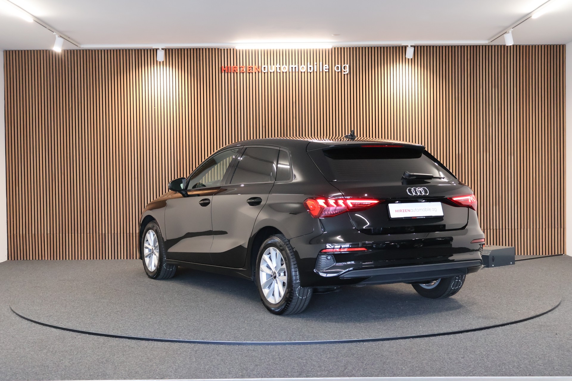 AUDI A3 Sportback 35 TFSI Attraction-showroom-element-2