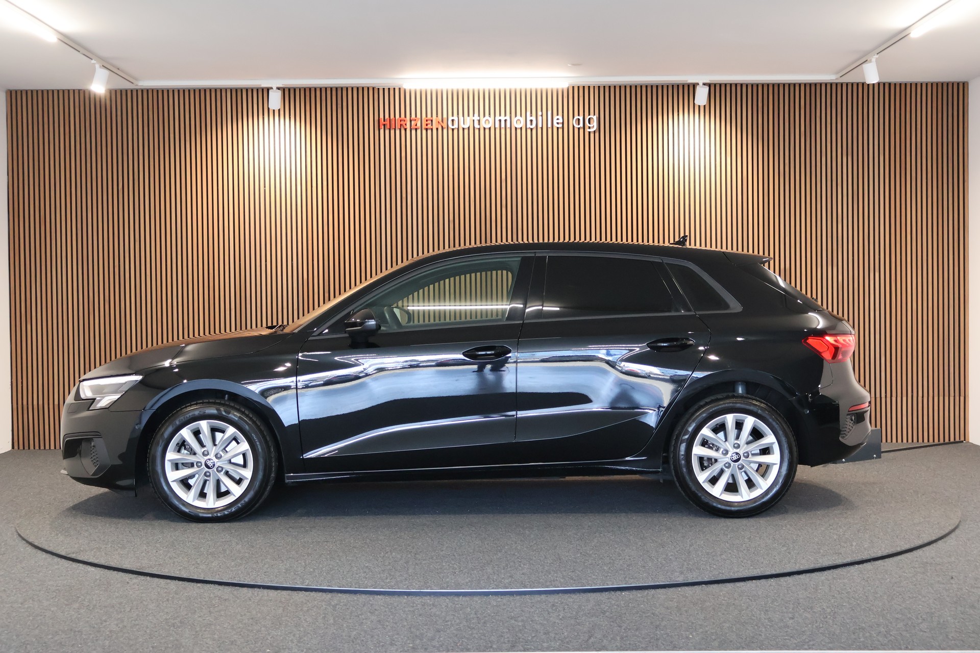 AUDI A3 Sportback 35 TFSI Attraction-showroom-element-1