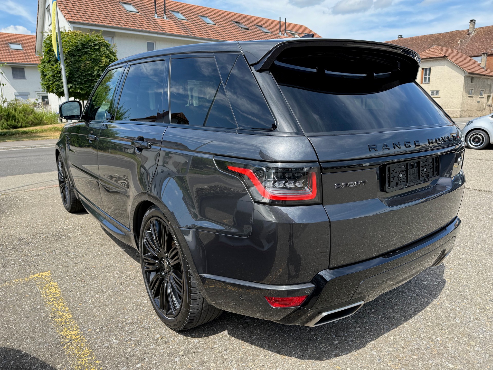 LAND ROVER Range Rover Sport D300 3.0D HSE *Autobiography*-showroom-element-3