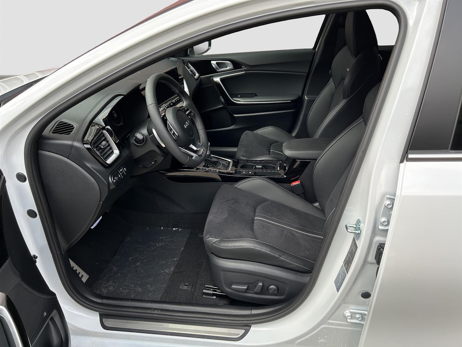 KIA Ceed 1.5 T-GDi GT-Line Edition-image-6