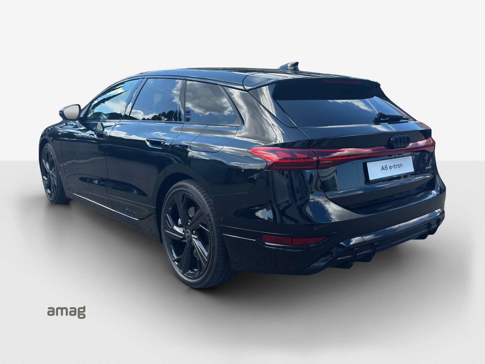 AUDI A6 Avant e-tron quattro-showroom-element-2
