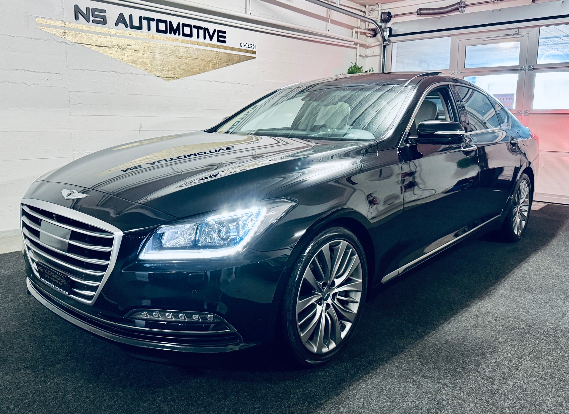 HYUNDAI Genesis Limousine 3.8 V6 Automatic 4WD