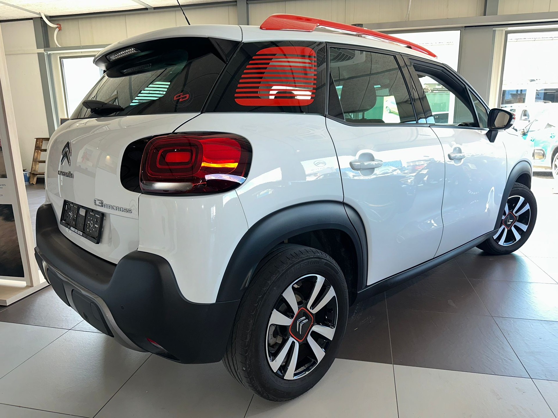CITROEN C3 Aircross 1.2i PureTech Shine-showroom-element-1