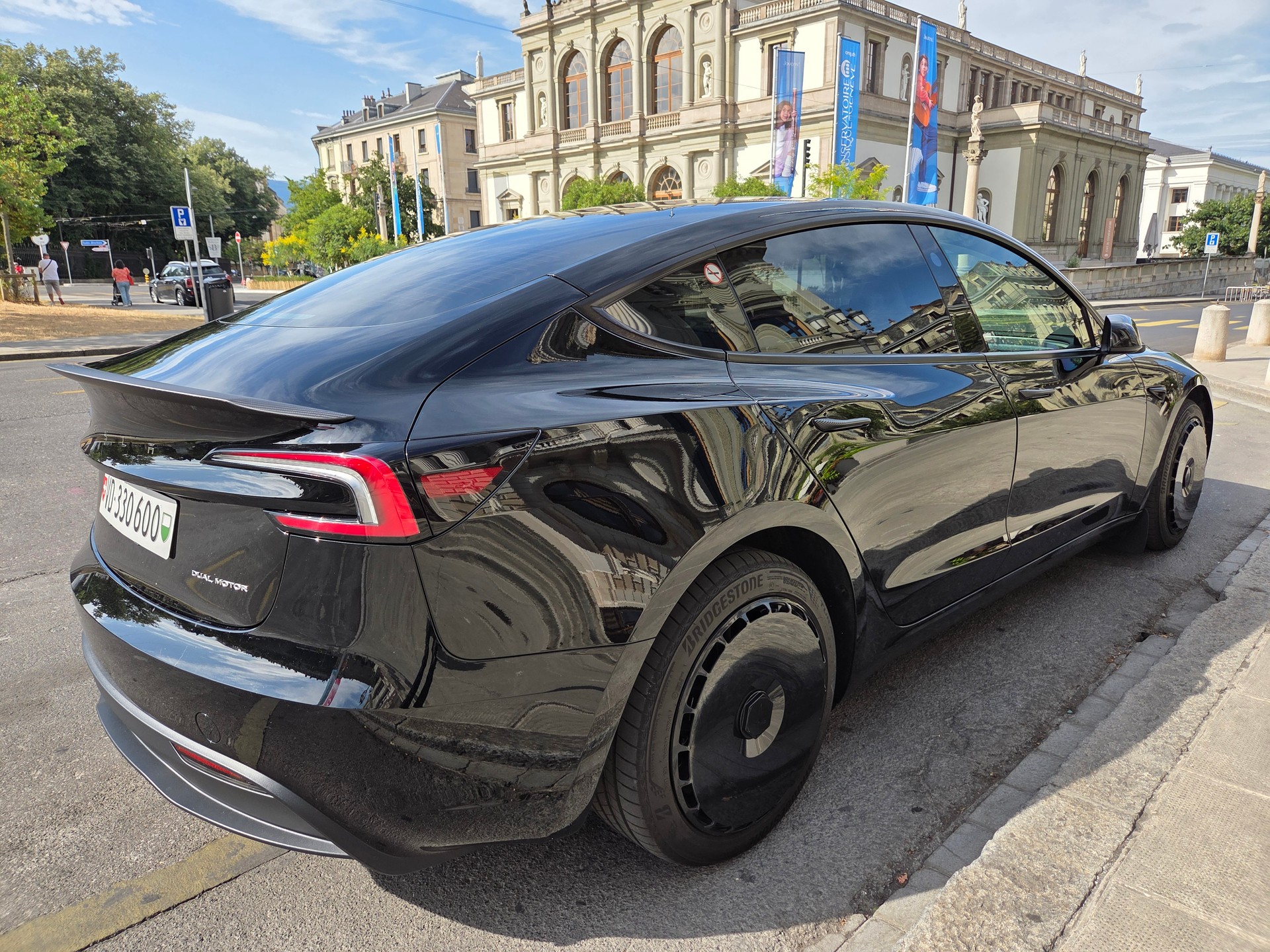TESLA Model 3 Long Range Dual Motor AWD-image-1