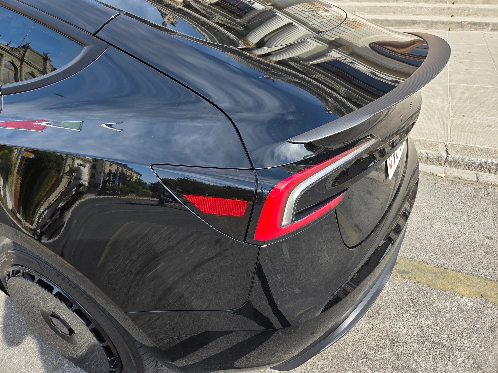 TESLA Model 3 Long Range Dual Motor AWD-image-8