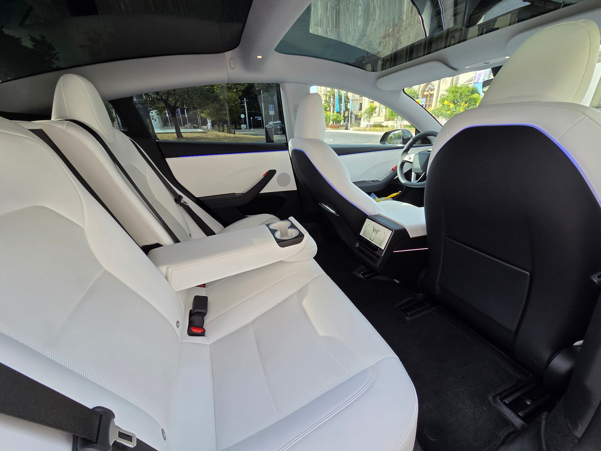 TESLA Model 3 Long Range Dual Motor AWD-image-9
