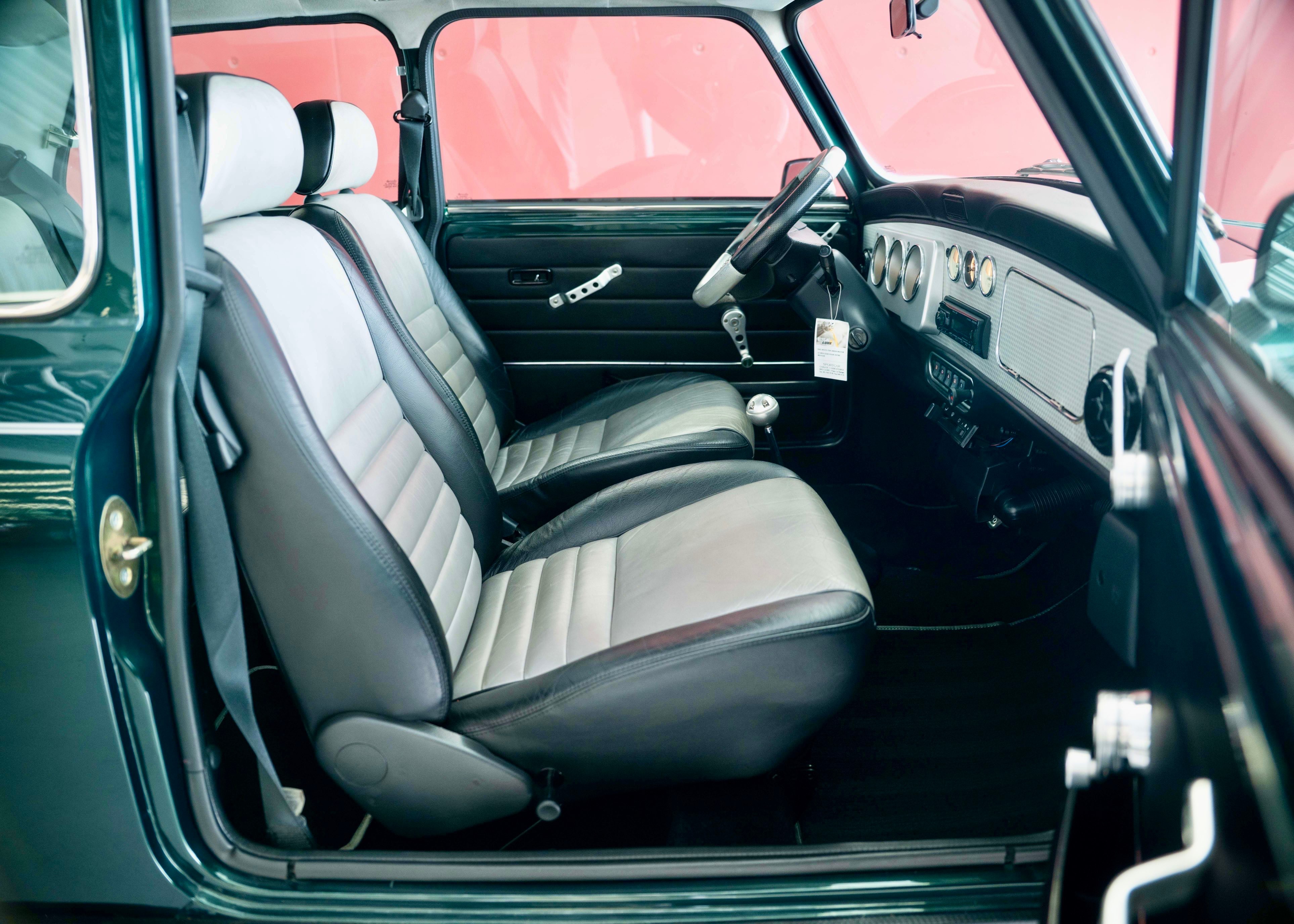 Image MINI MINI 1.3i Cooper Sport (100% original, Limited Edition, 1 of 704)