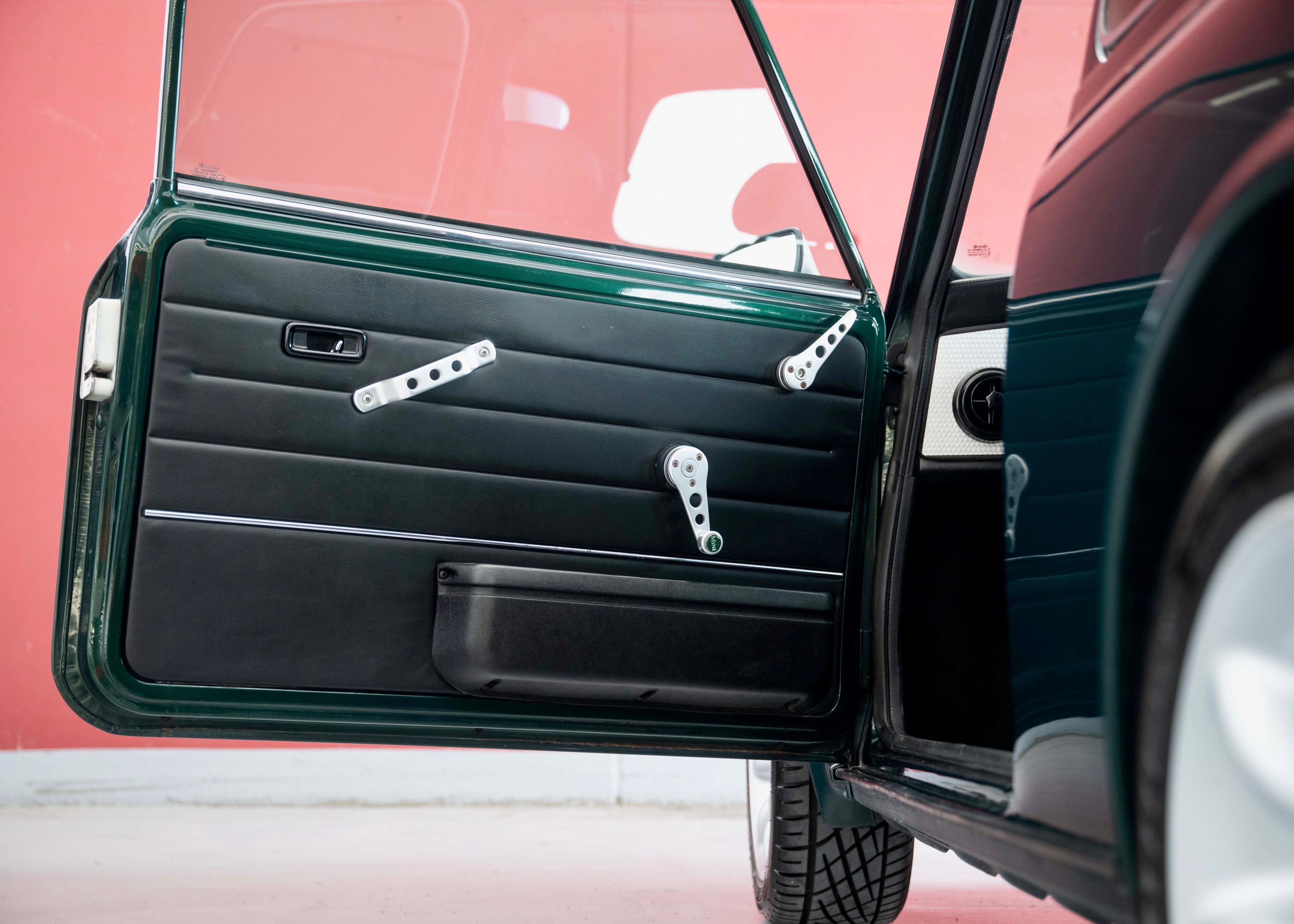 Image MINI MINI 1.3i Cooper Sport (100% original, Limited Edition, 1 of 704)