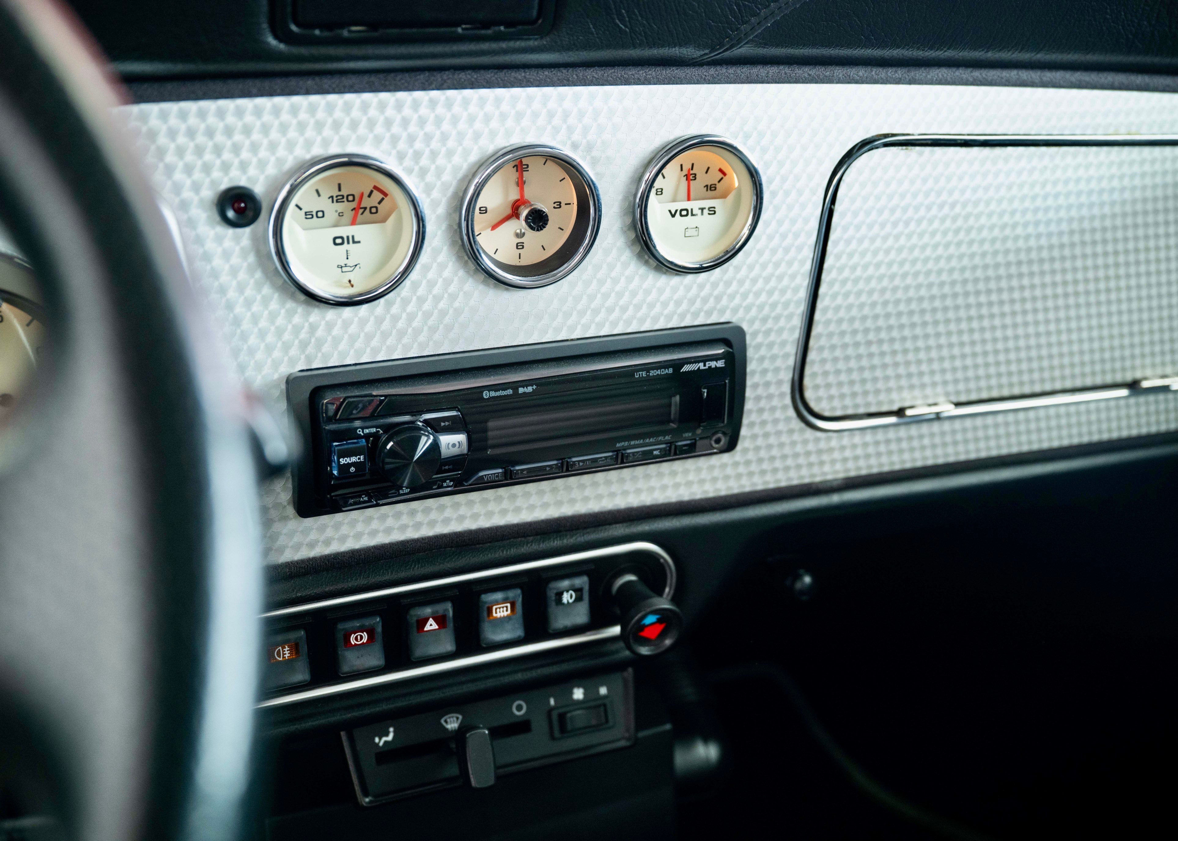 Image MINI MINI 1.3i Cooper Sport (100% original, Limited Edition, 1 of 704)