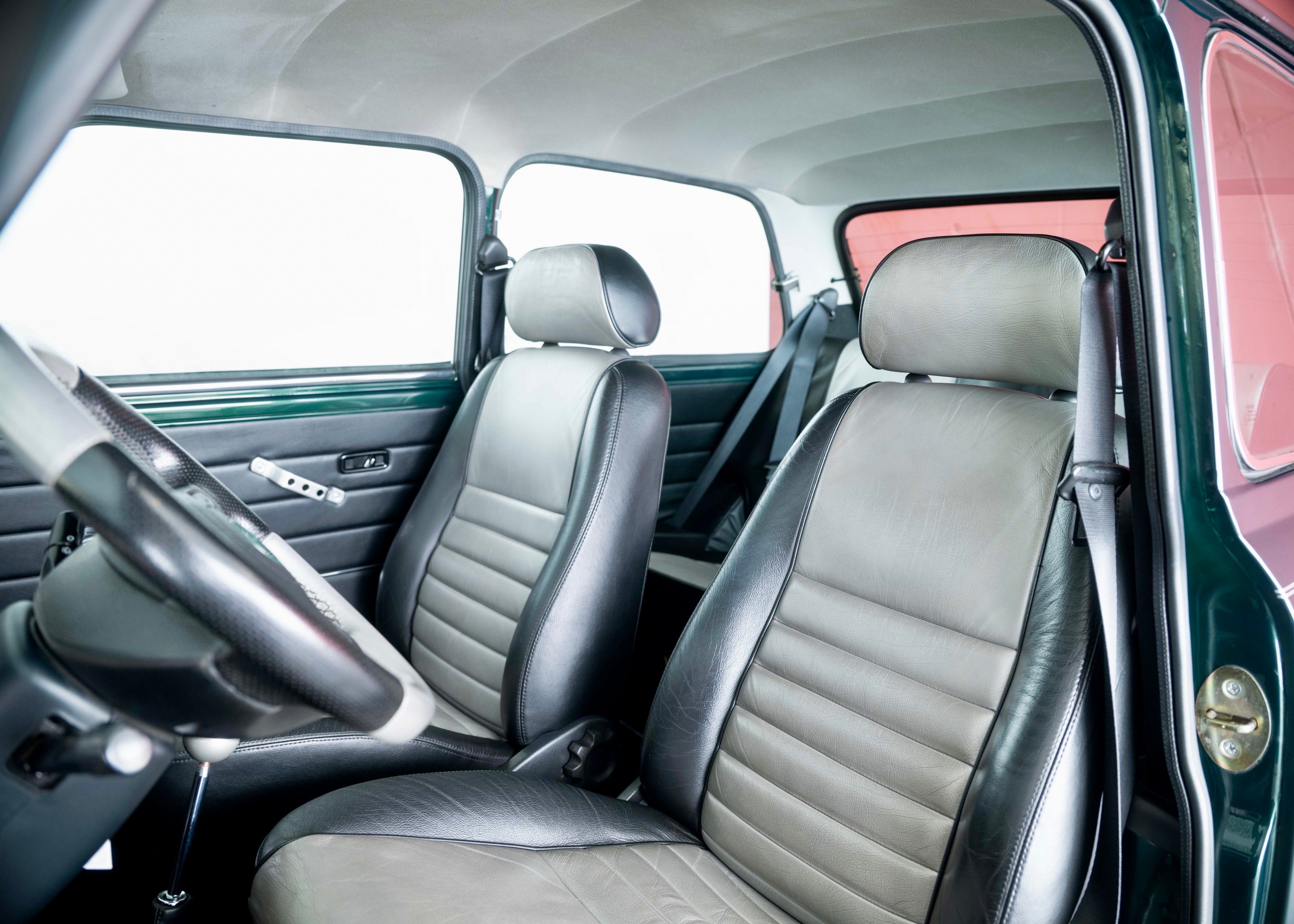 Image MINI MINI 1.3i Cooper Sport (100% original, Limited Edition, 1 of 704)