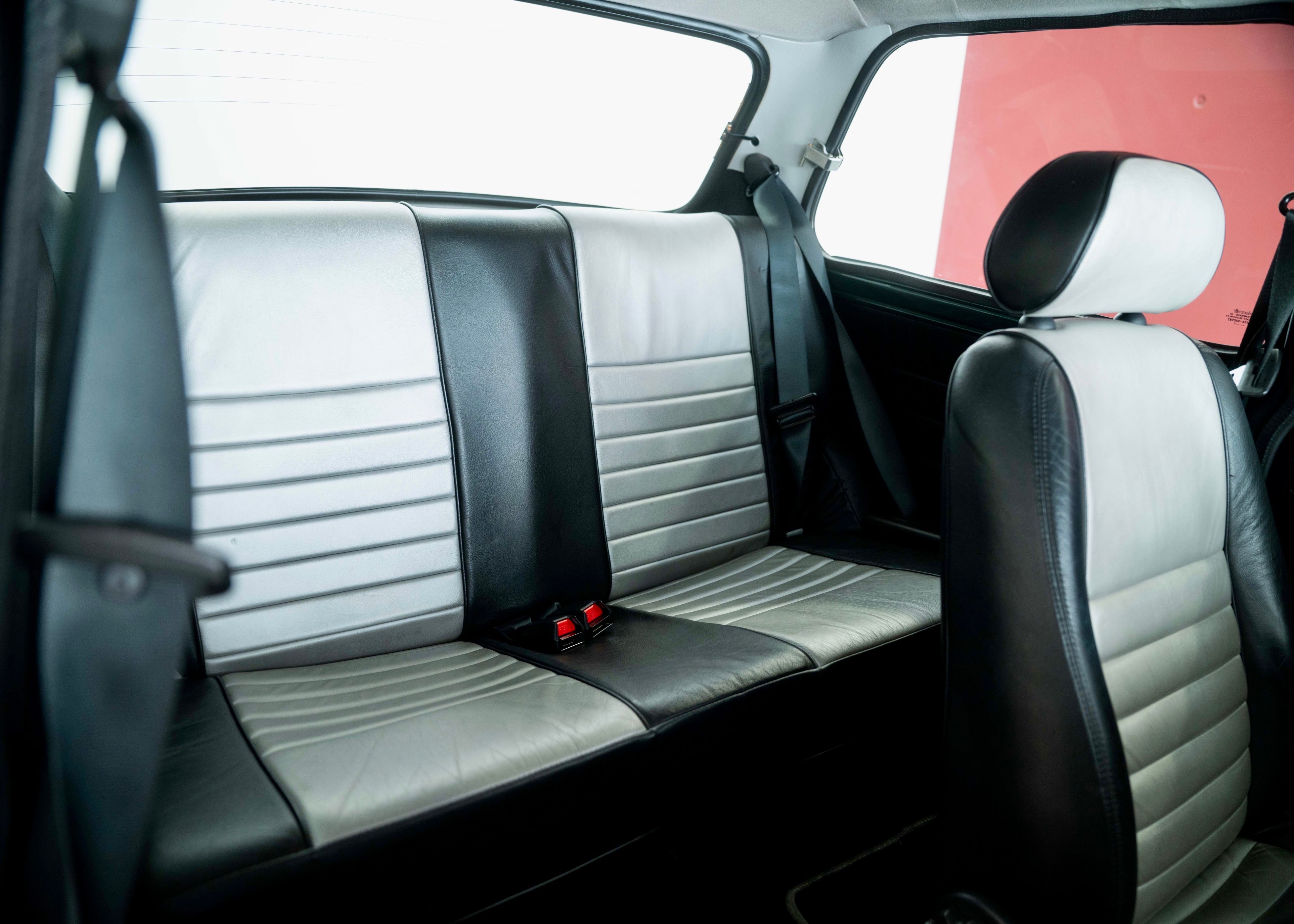 Image MINI MINI 1.3i Cooper Sport (100% original, Limited Edition, 1 of 704)