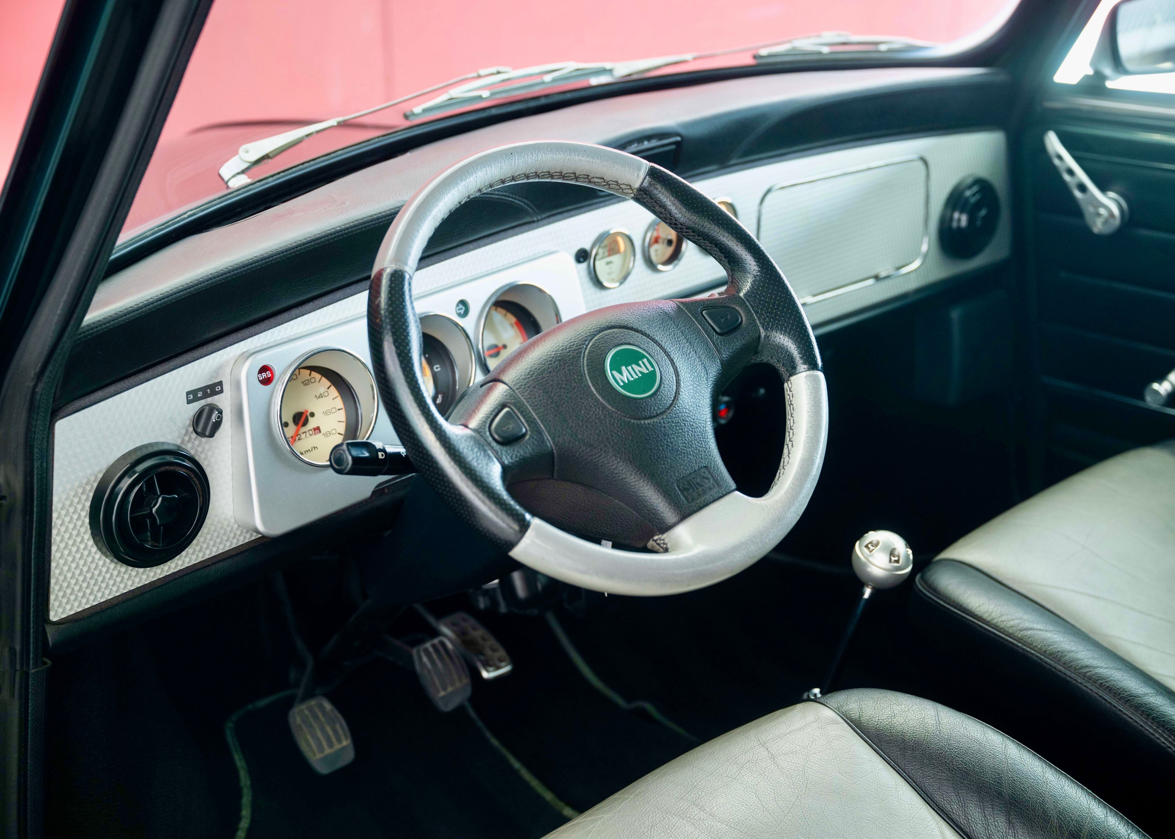 Image MINI MINI 1.3i Cooper Sport (100% original, Limited Edition, 1 of 704)