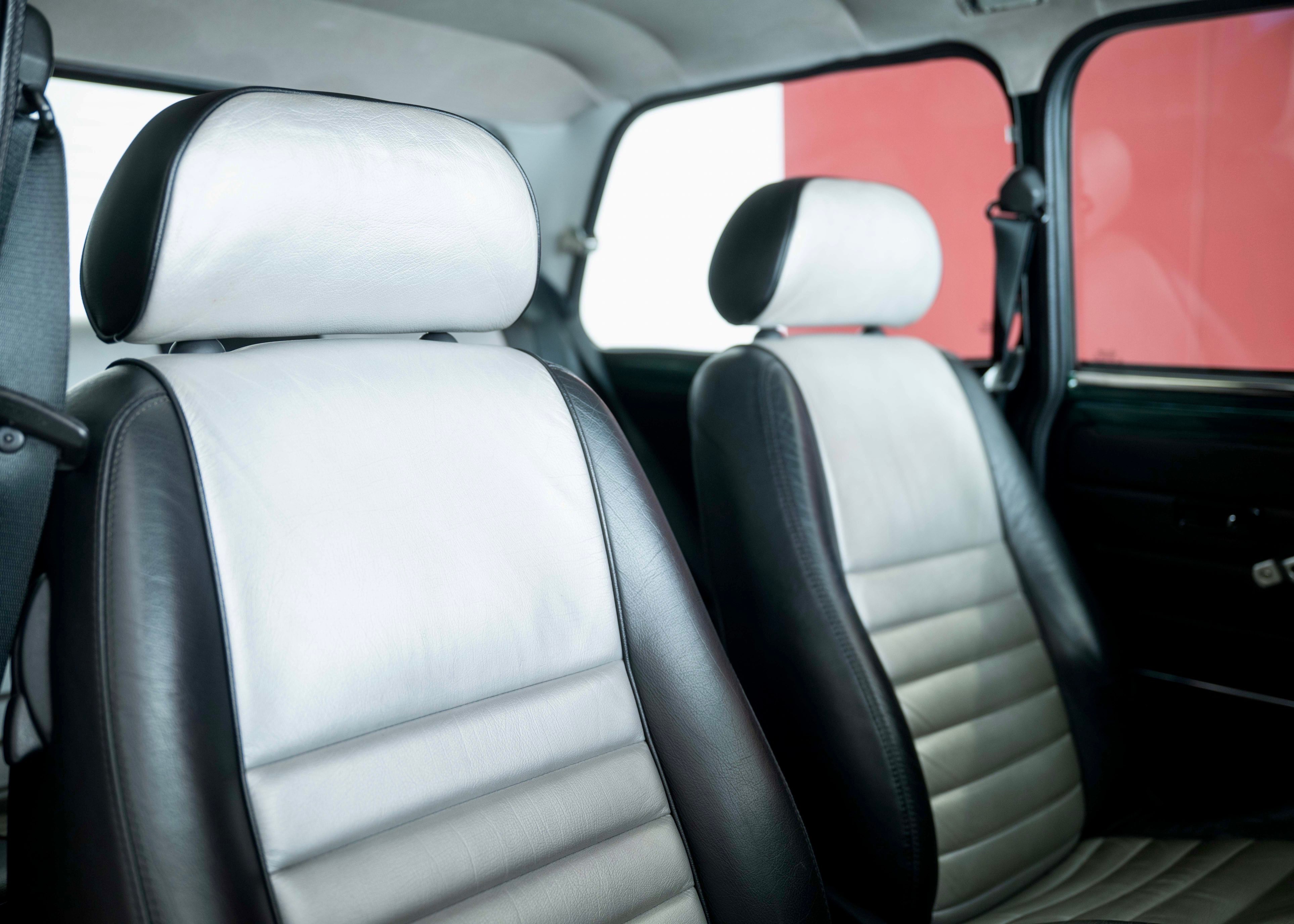 Image MINI MINI 1.3i Cooper Sport (100% original, Limited Edition, 1 of 704)