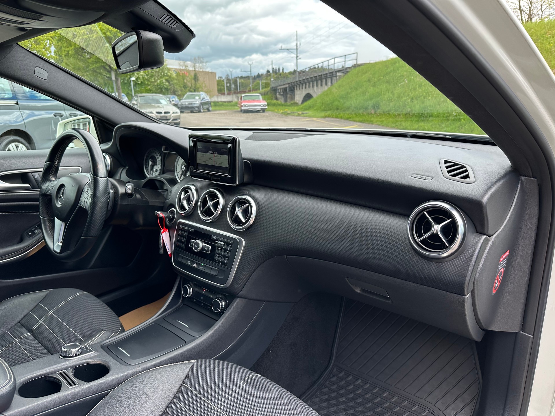 MERCEDES-BENZ A 180 Urban 7G-DCT-image-15