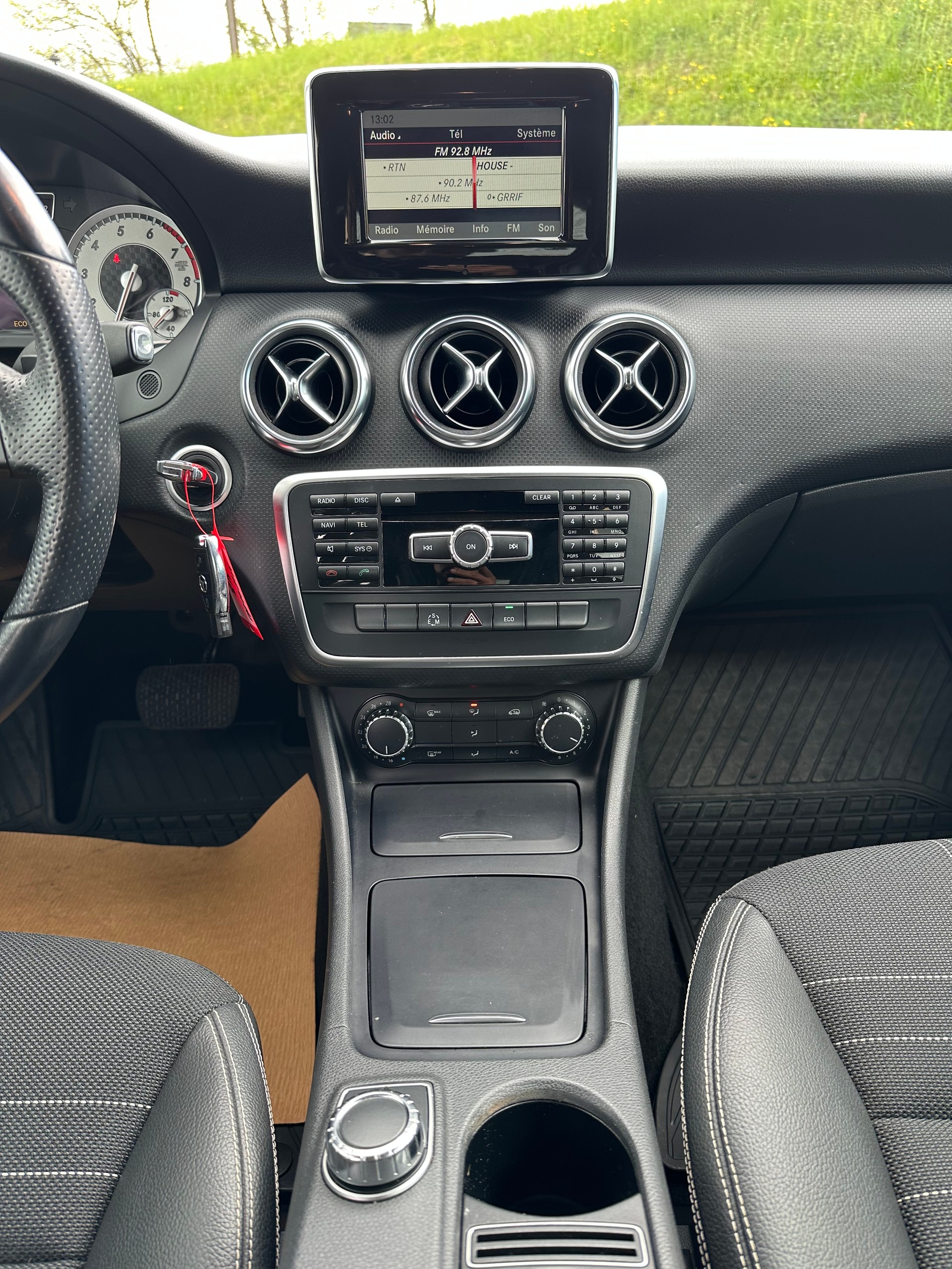 MERCEDES-BENZ A 180 Urban 7G-DCT-image-9