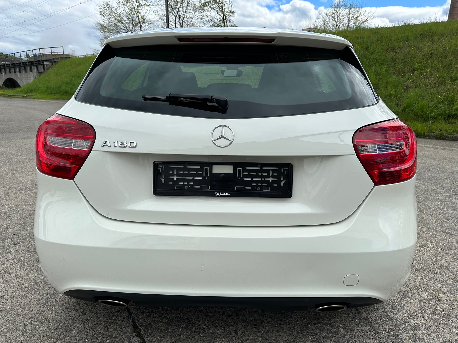 MERCEDES-BENZ A 180 Urban 7G-DCT-showroom-element-3