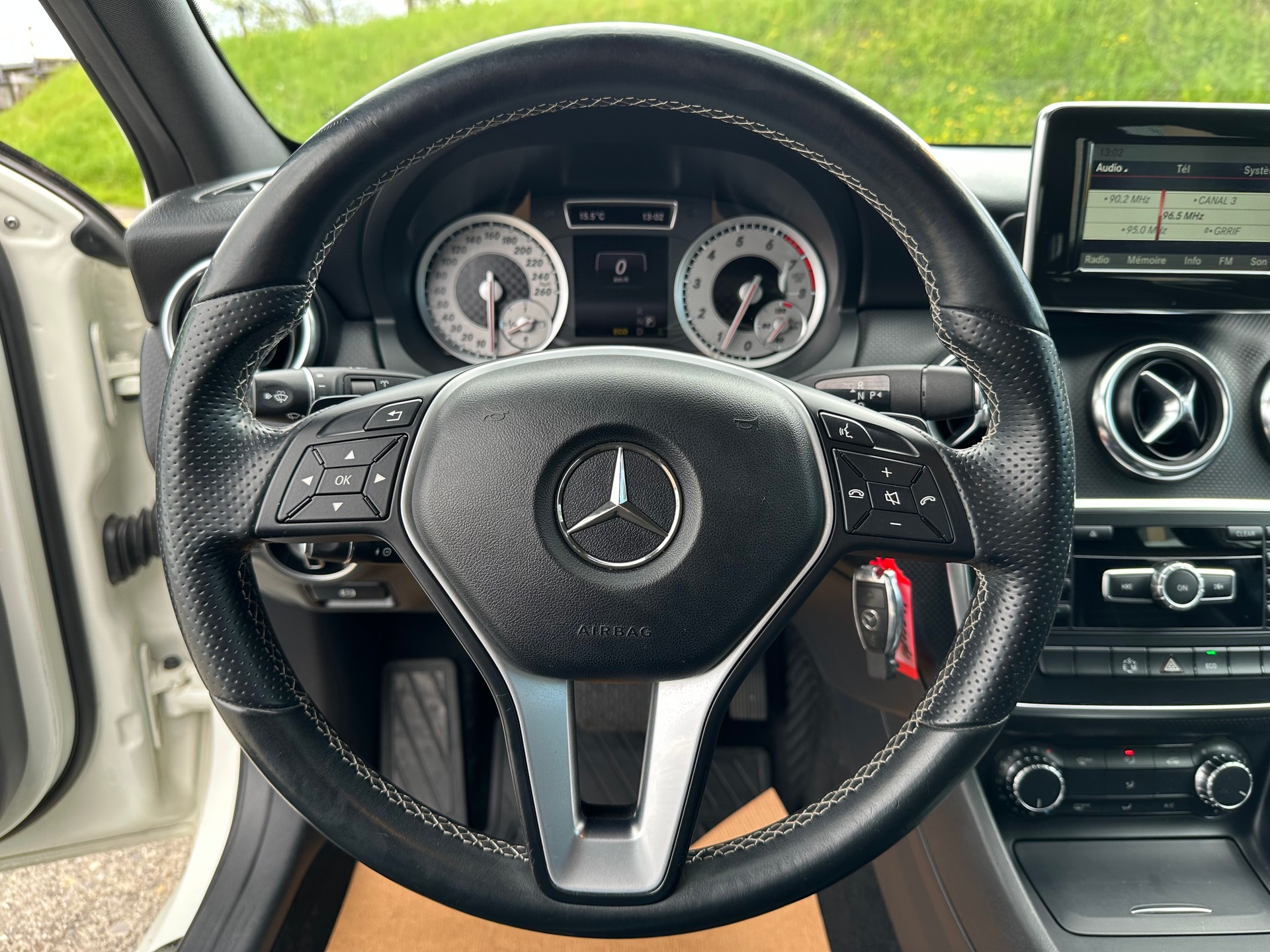 MERCEDES-BENZ A 180 Urban 7G-DCT-image-8