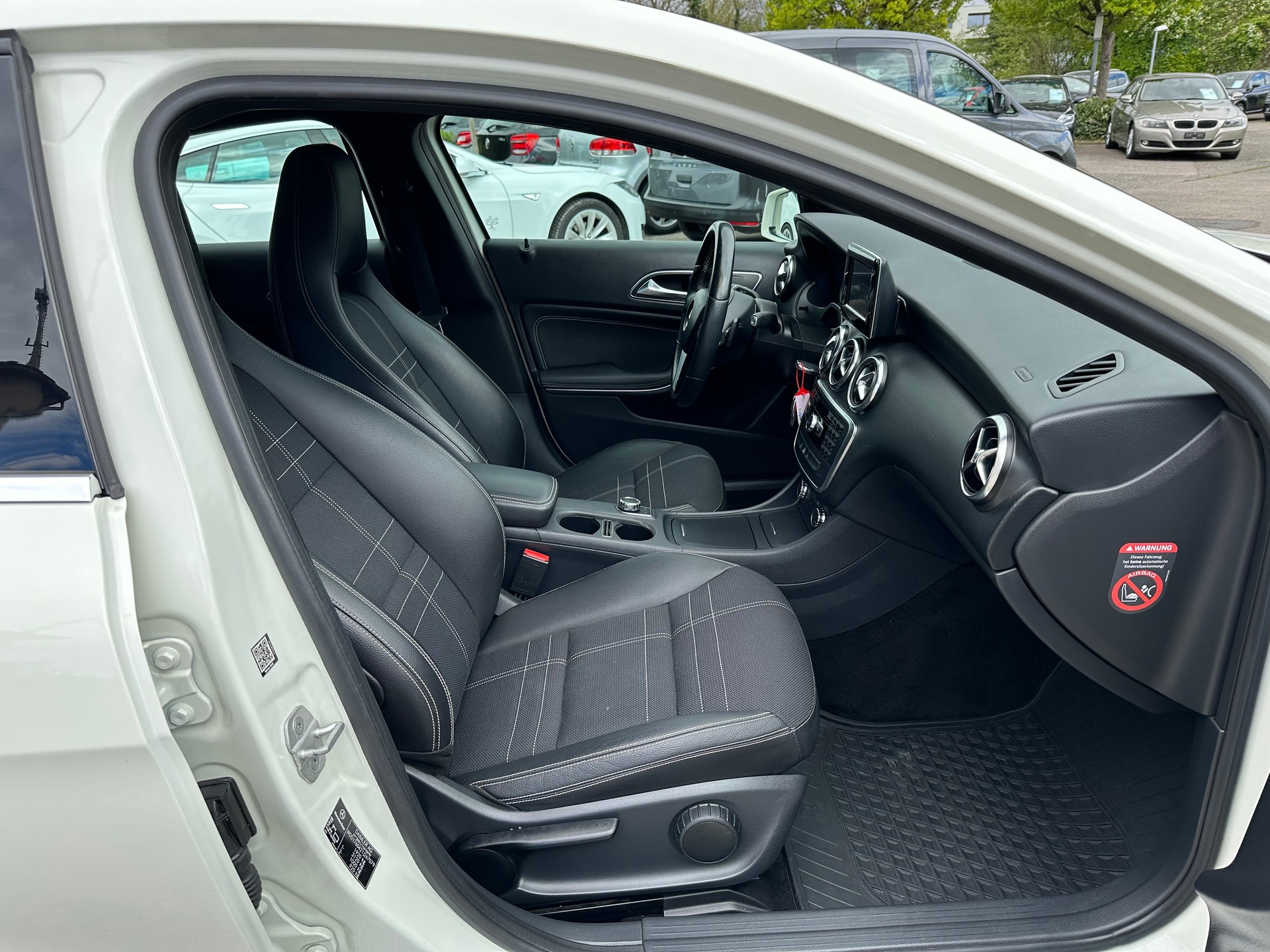 MERCEDES-BENZ A 180 Urban 7G-DCT-image-13