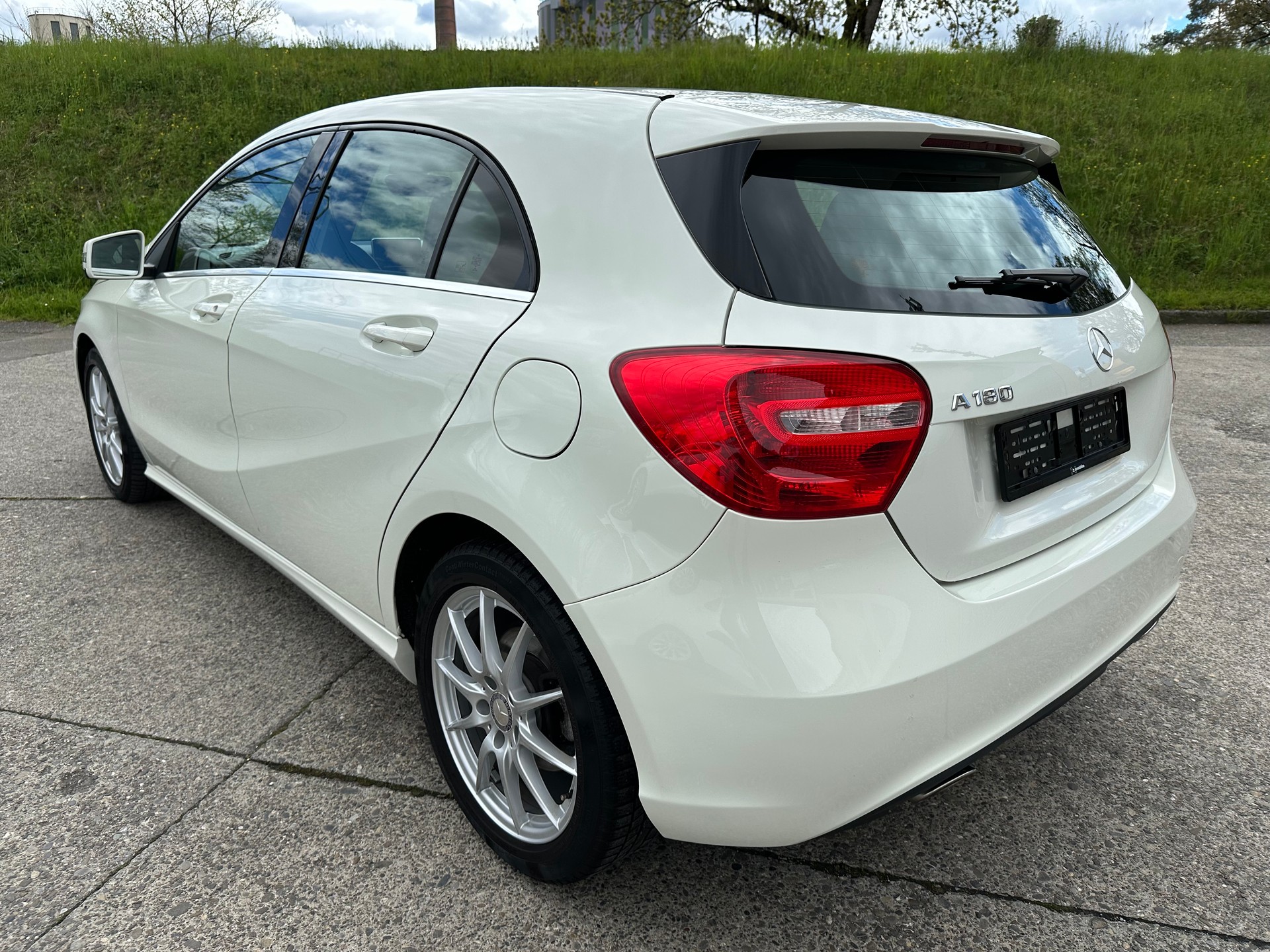MERCEDES-BENZ A 180 Urban 7G-DCT-showroom-element-2