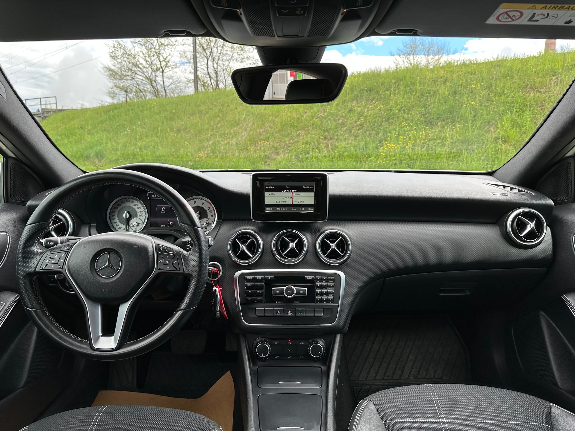 MERCEDES-BENZ A 180 Urban 7G-DCT-image-10