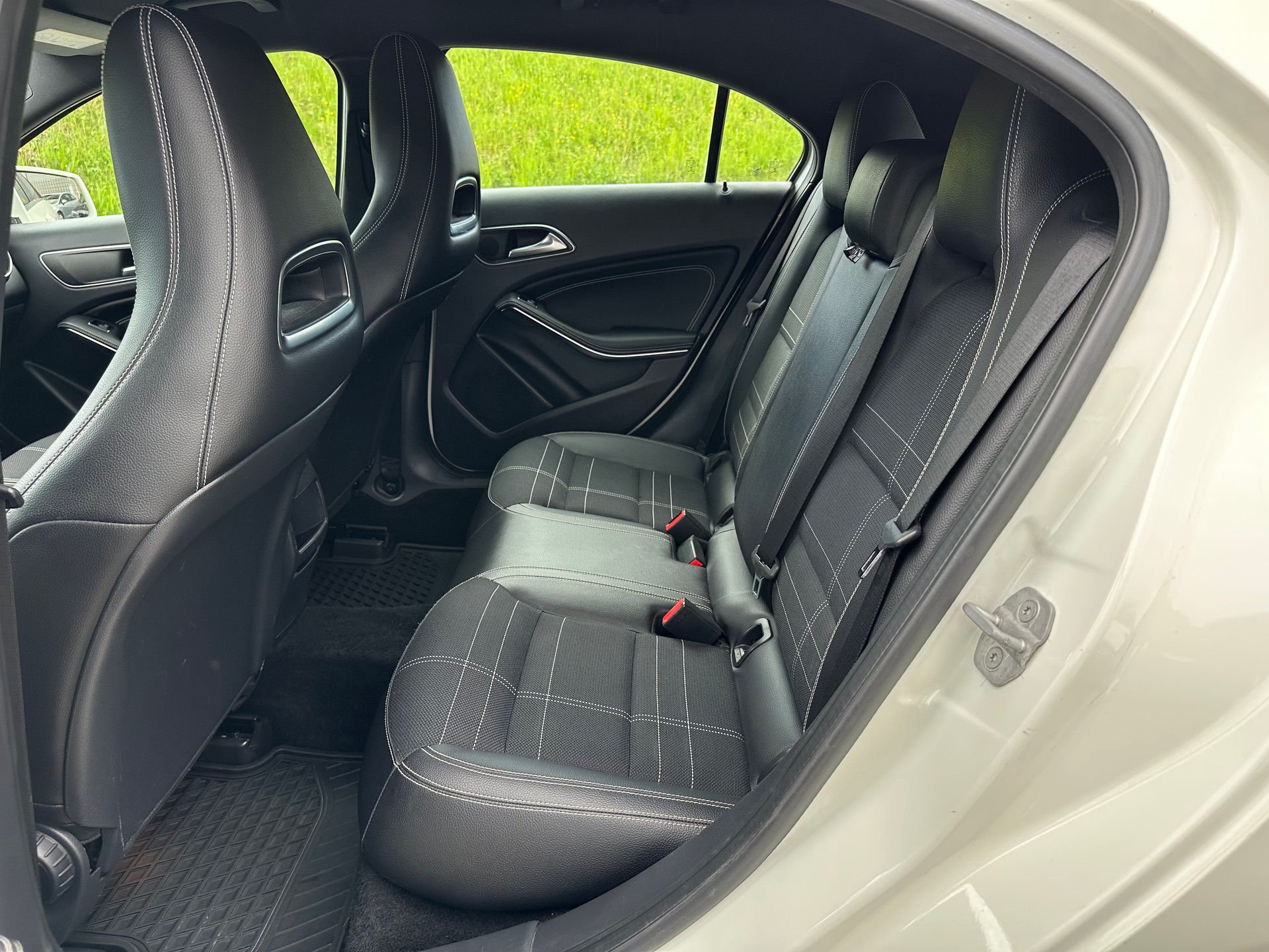 MERCEDES-BENZ A 180 Urban 7G-DCT-image-11