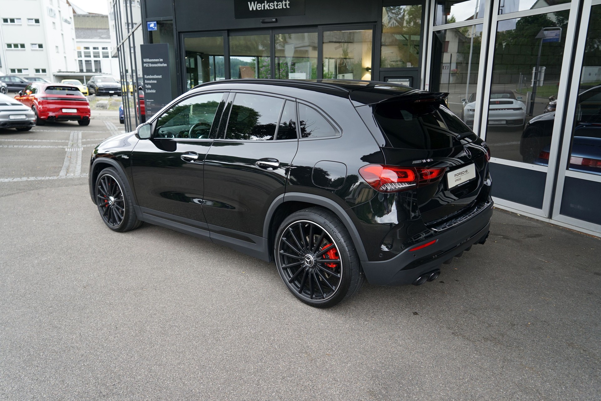 MERCEDES-BENZ GLA 45 S AMG 4Matic+ 8G-Speedshift DCT-showroom-element-3