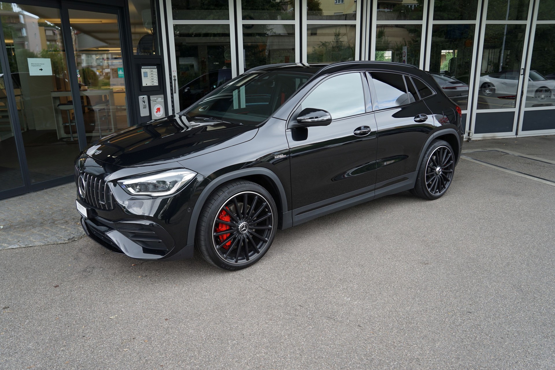 MERCEDES-BENZ GLA 45 S AMG 4Matic+ 8G-Speedshift DCT-showroom-element-1