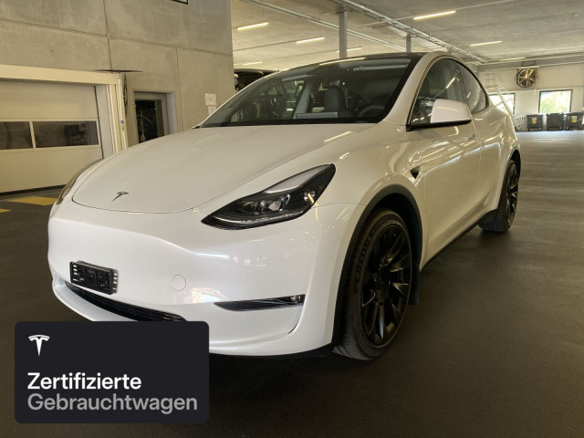 TESLA Model Y Long Range AWD-showroom-element-2