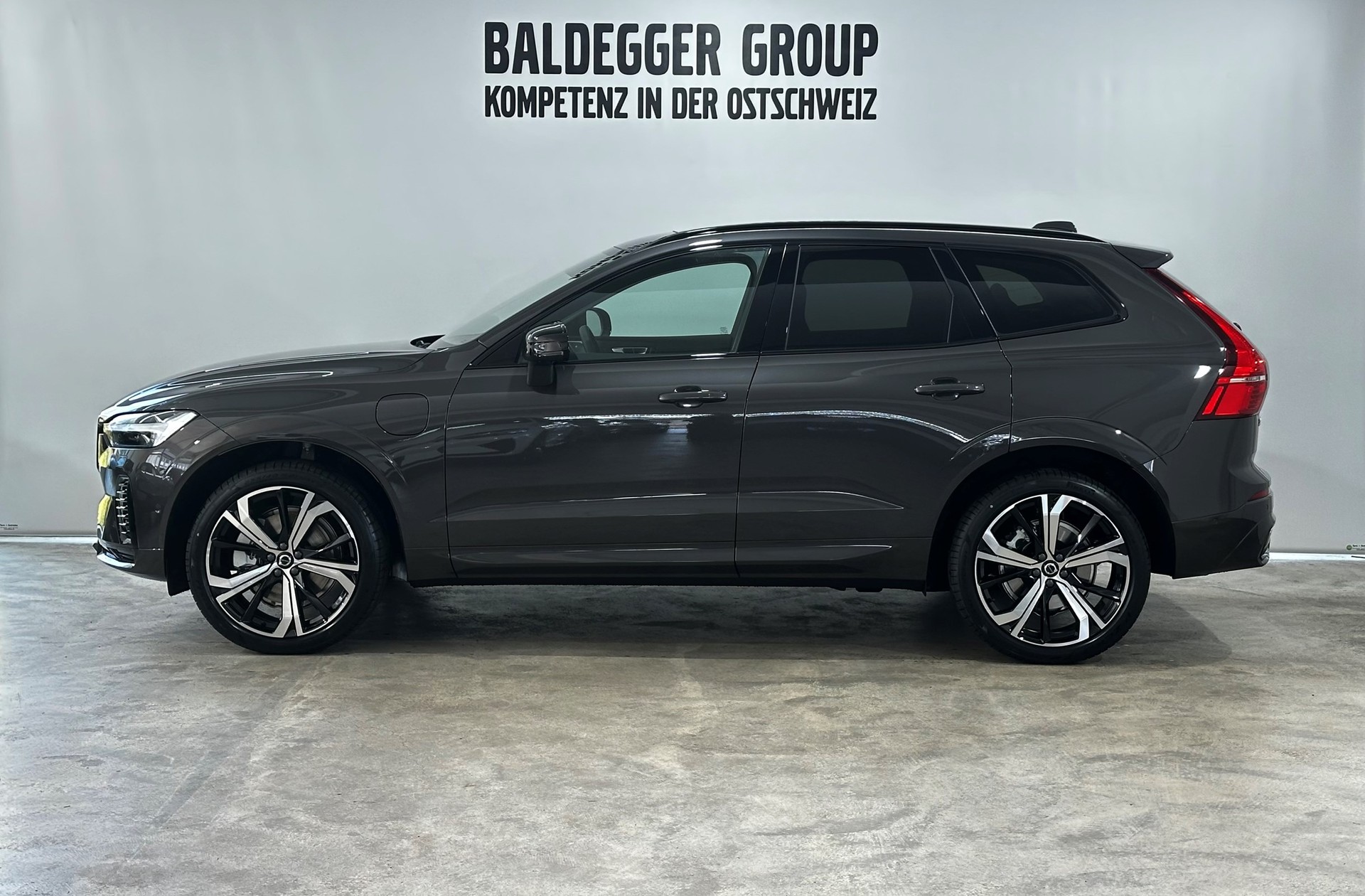 VOLVO XC60 2.0 T8 TE Ultra Dark eAWD-image-1