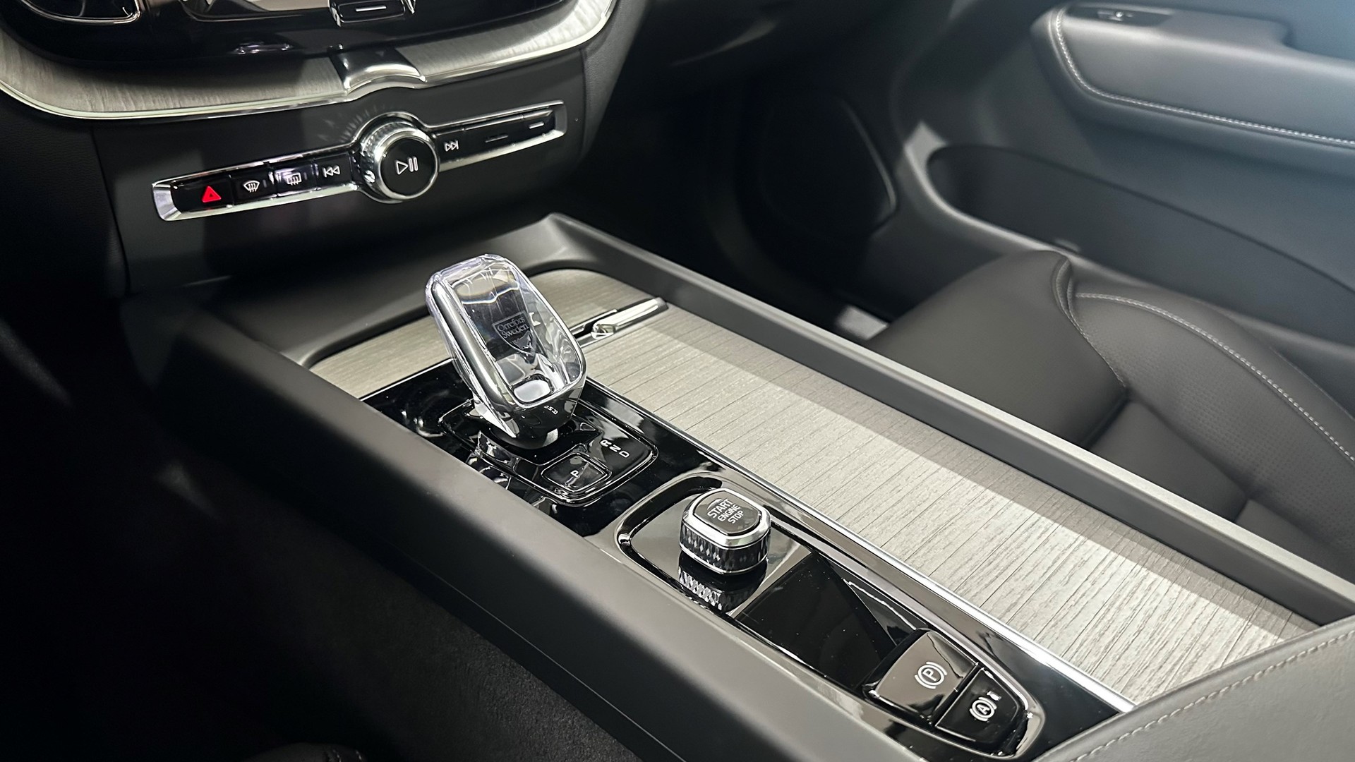 VOLVO XC60 2.0 T8 TE Ultra Dark eAWD-image-10