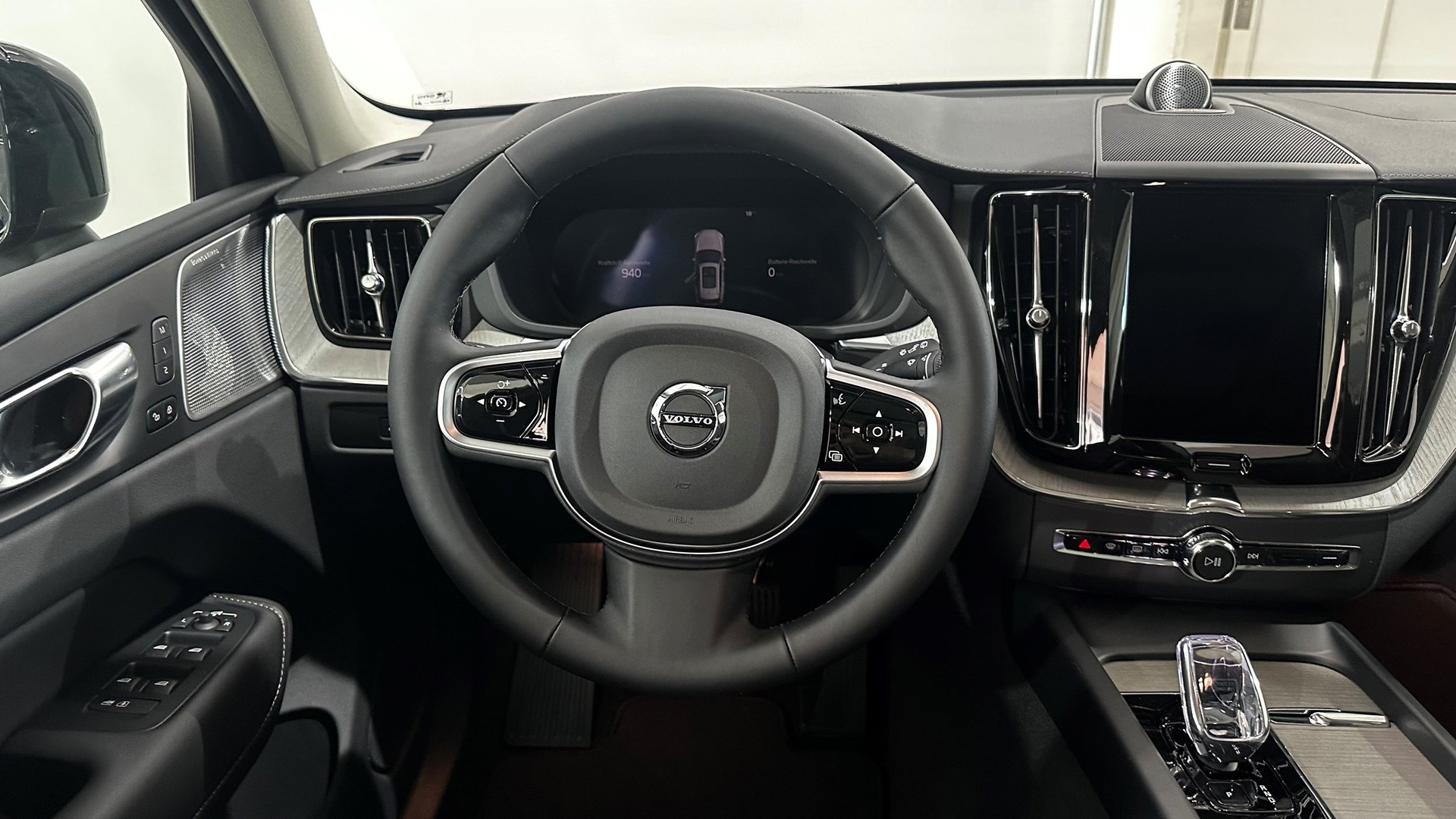 VOLVO XC60 2.0 T8 TE Ultra Dark eAWD-image-12