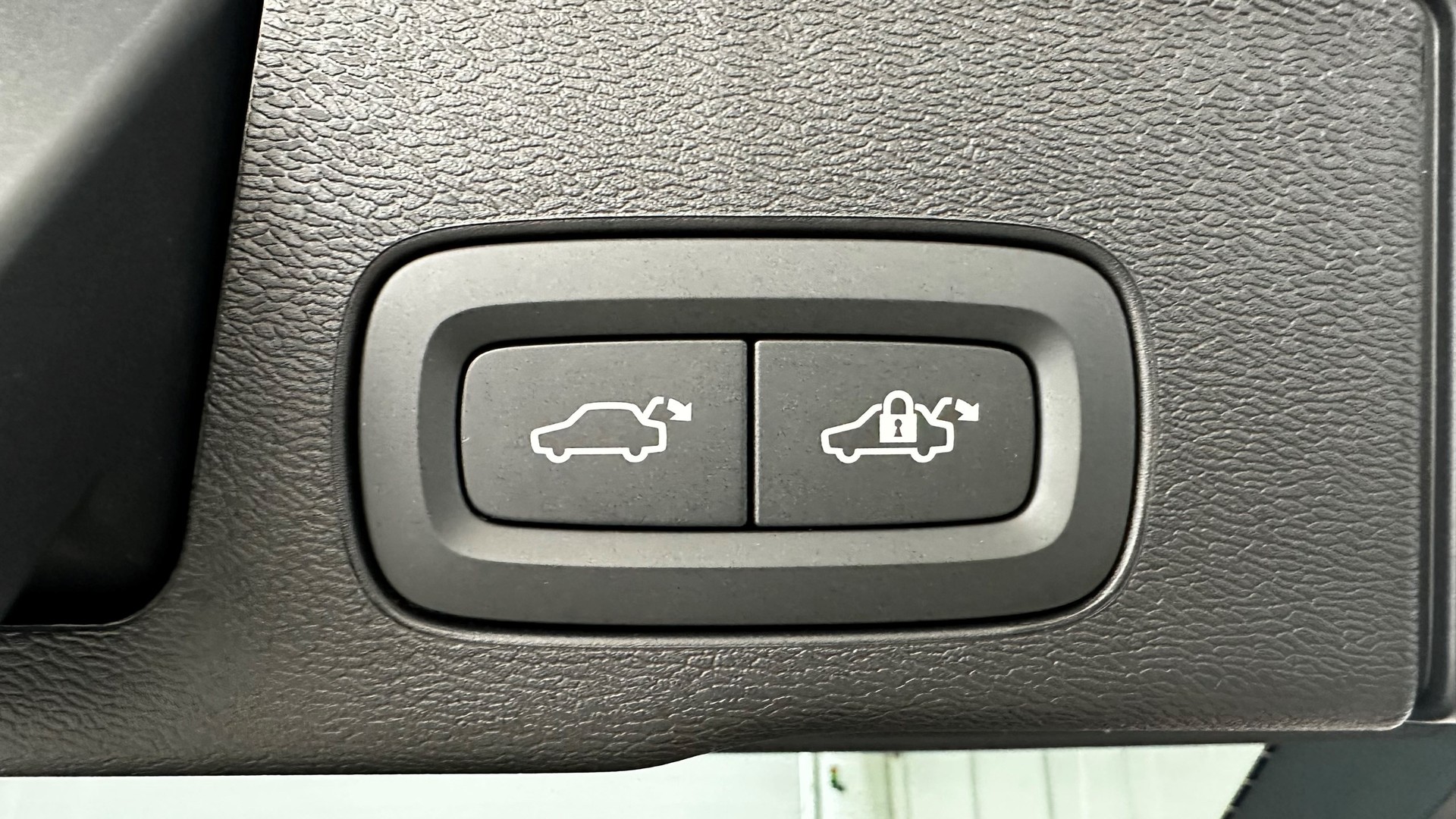 VOLVO XC60 2.0 T8 TE Ultra Dark eAWD-image-15