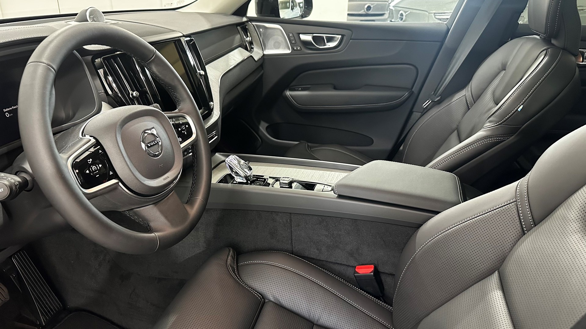 VOLVO XC60 2.0 T8 TE Ultra Dark eAWD-image-3
