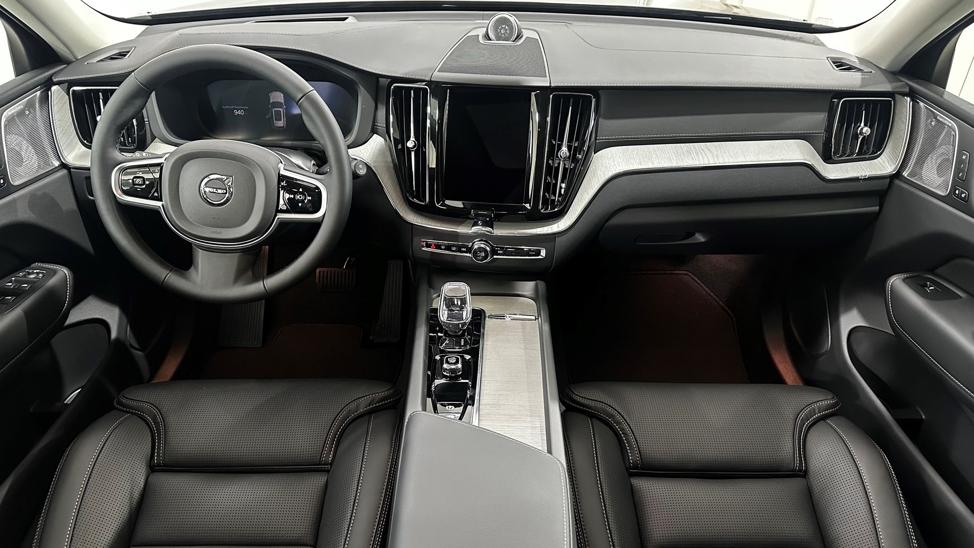 VOLVO XC60 2.0 T8 TE Ultra Dark eAWD-image-4