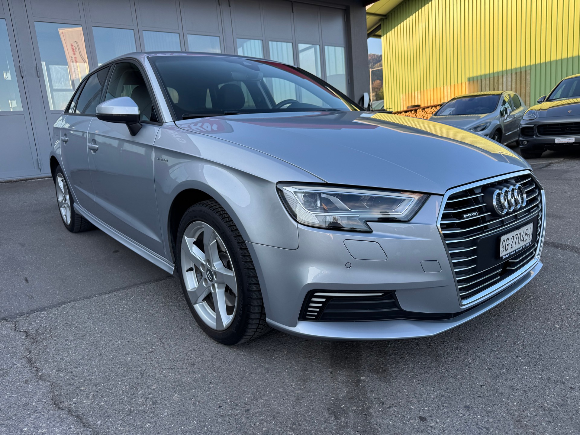 AUDI A3 Sportback 1.4 e-tron Sport S-tronic-showroom-element-2