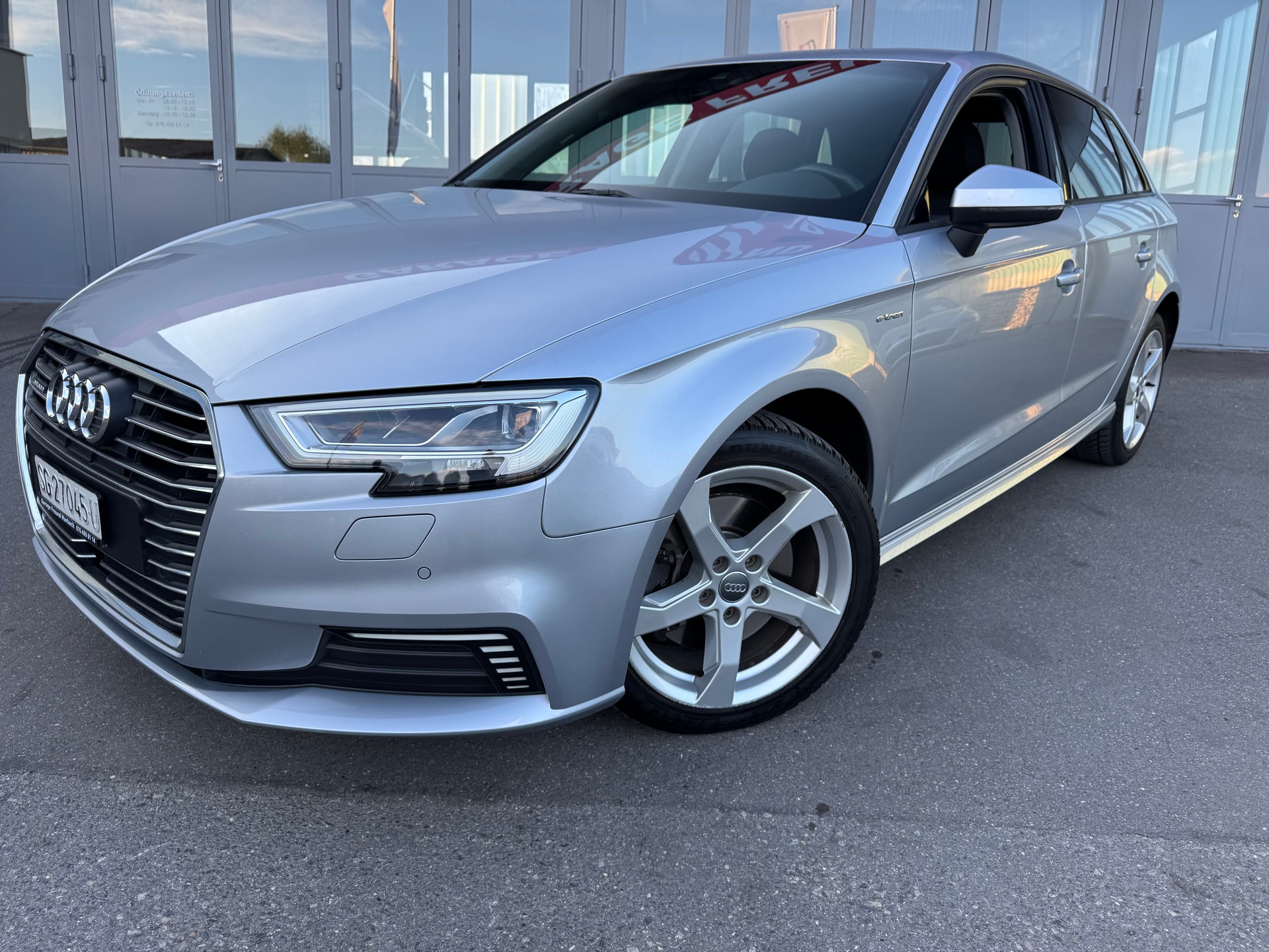AUDI A3 Sportback 1.4 e-tron Sport S-tronic-showroom-element-1