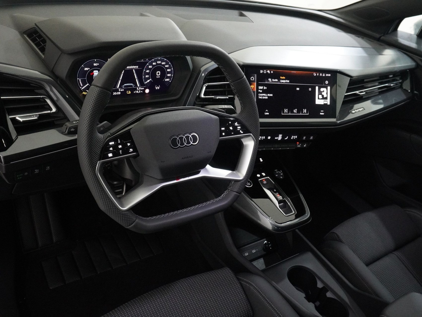 AUDI Q4 e-tron 55 quattro S line-image-10