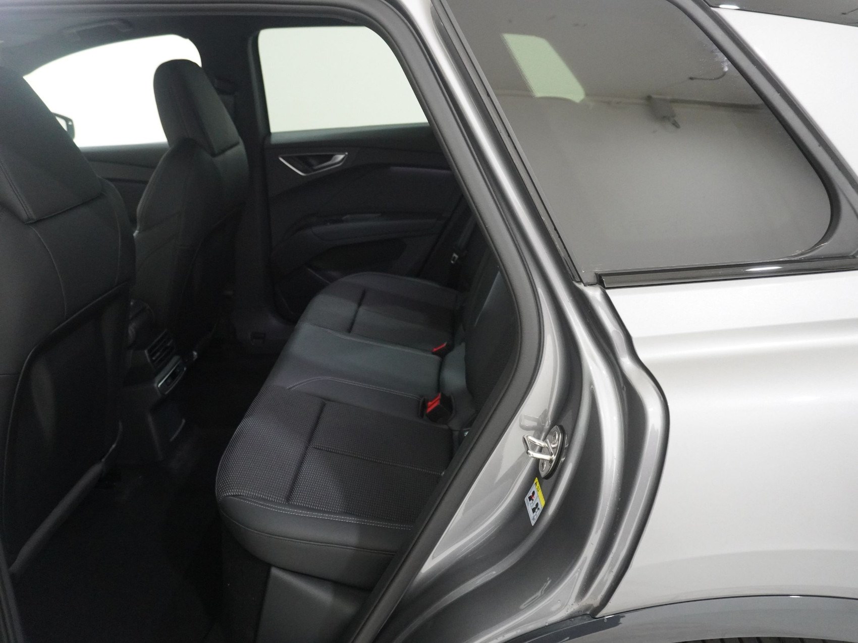 AUDI Q4 e-tron 55 quattro S line-image-14