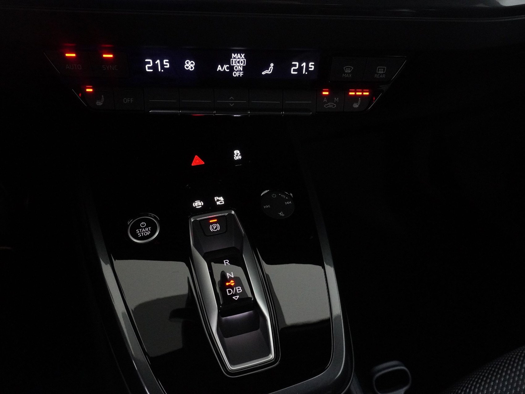 AUDI Q4 e-tron 55 quattro S line-image-20