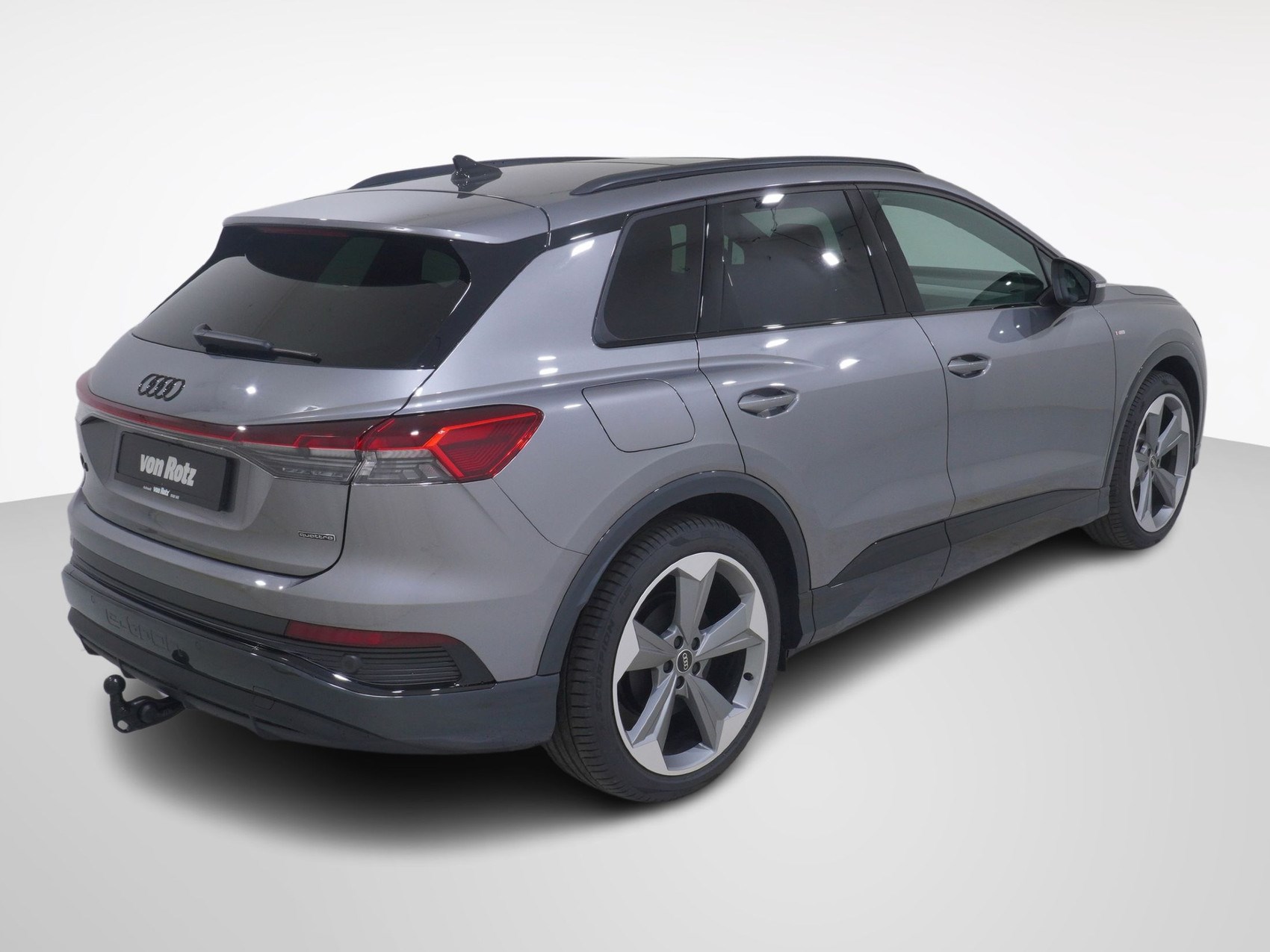 AUDI Q4 e-tron 55 quattro S line-image-4