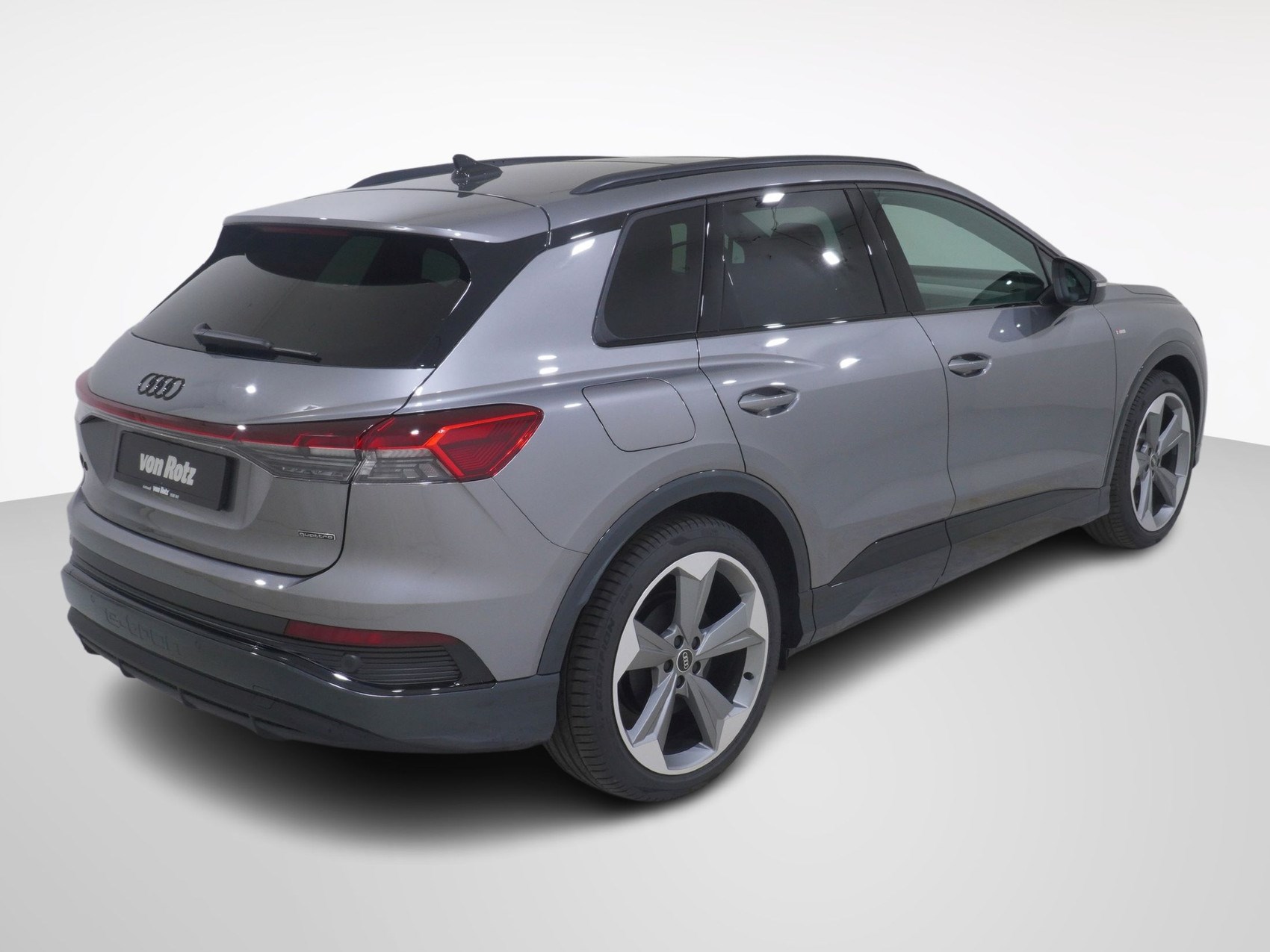 AUDI Q4 e-tron 55 quattro S line-image-5